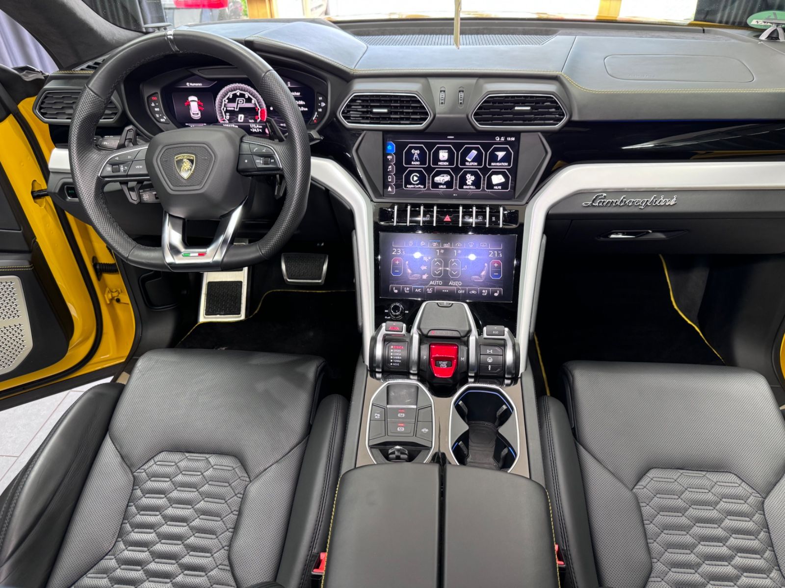 Fahrzeugabbildung Lamborghini URUS| MASSAGE | PANO |LUFT|B/O|NIGHT|23ZOLL|ADAS