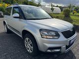 Skoda Yeti Active Outdoor 4x4-AHK-PDC-2. Hand-Tüv neu - silberne Skoda Yeti