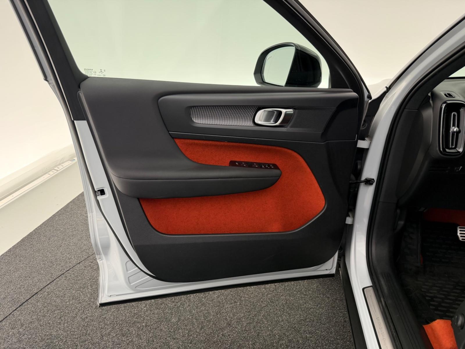 Volvo XC40 T3*R DESIGN*LED-R.KAM-APP-SHZ-LHZ-ACC-WLAN, миниатюра 22