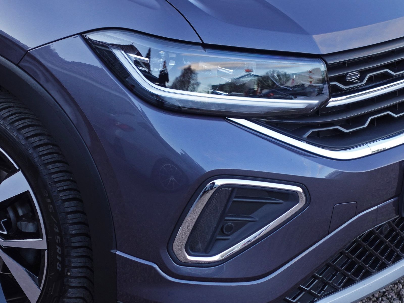 Fahrzeugabbildung Volkswagen T-Cross 1.5 TSI DSG R-Line AHK Matrix ACC RFK