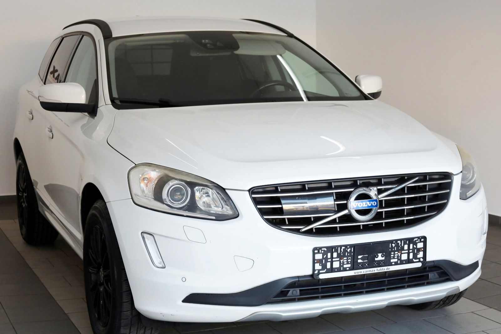 Fahrzeugabbildung Volvo XC60 D5 Momentum AWD Navi,Xenon,Kamera,SH,PDC