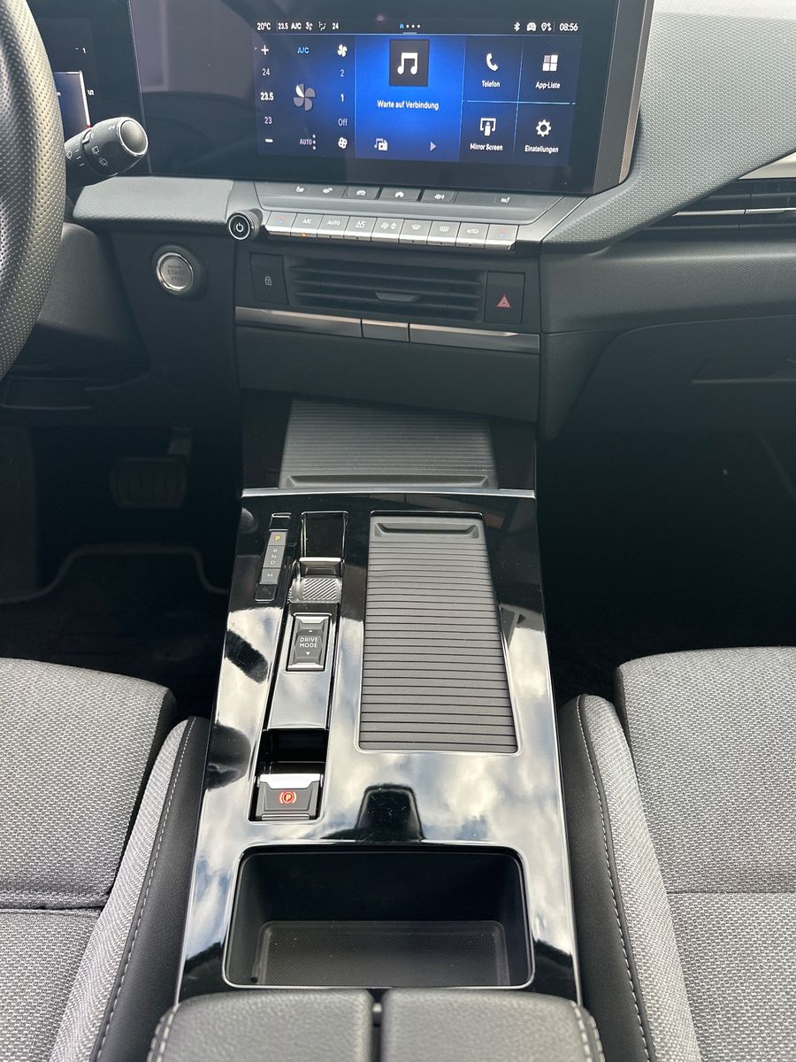 Fahrzeugabbildung Opel Astra SpT 1.5 D Automatik Business Elegance NAV