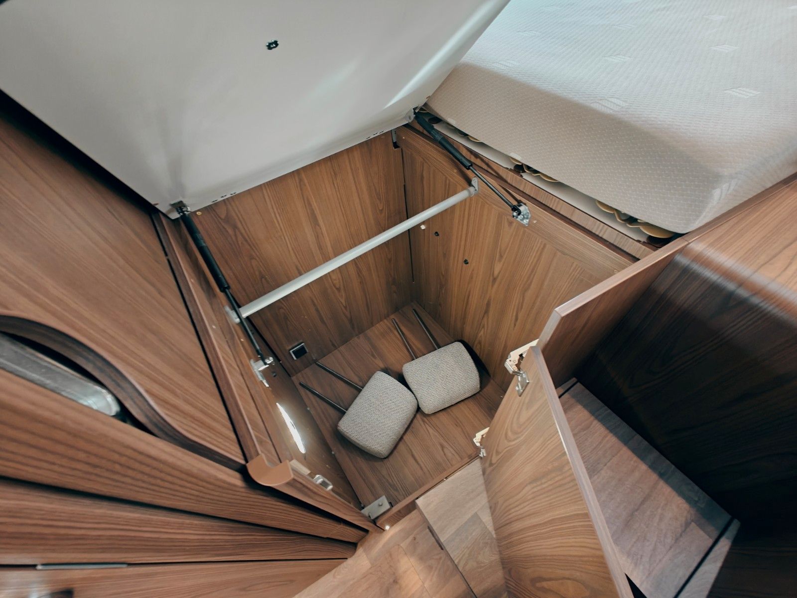 Fahrzeugabbildung HYMER / ERIBA / HYMERCAR B-KLASSE ML I 780 MASTERLINE - AUS ERSTBESITZ