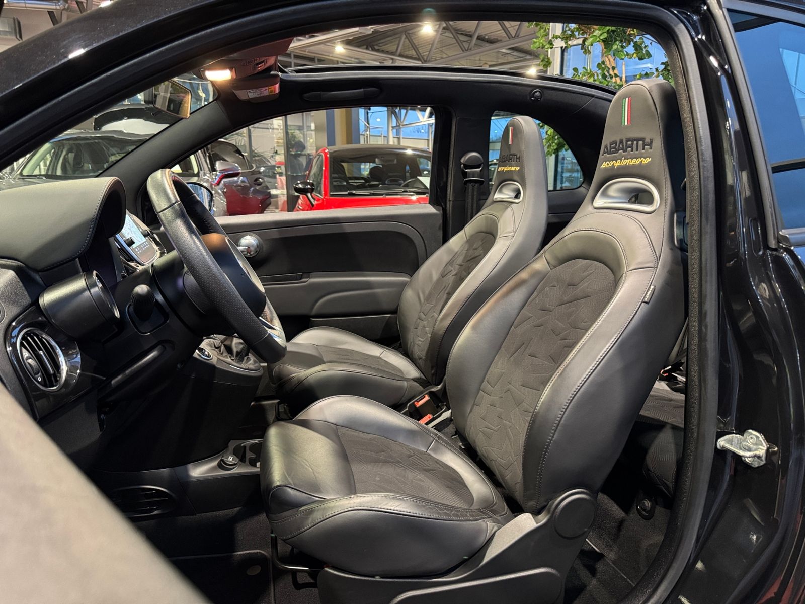 Fahrzeugabbildung Abarth 595C  Scorpioneoro Turismo - 2000 Stk weltweit!