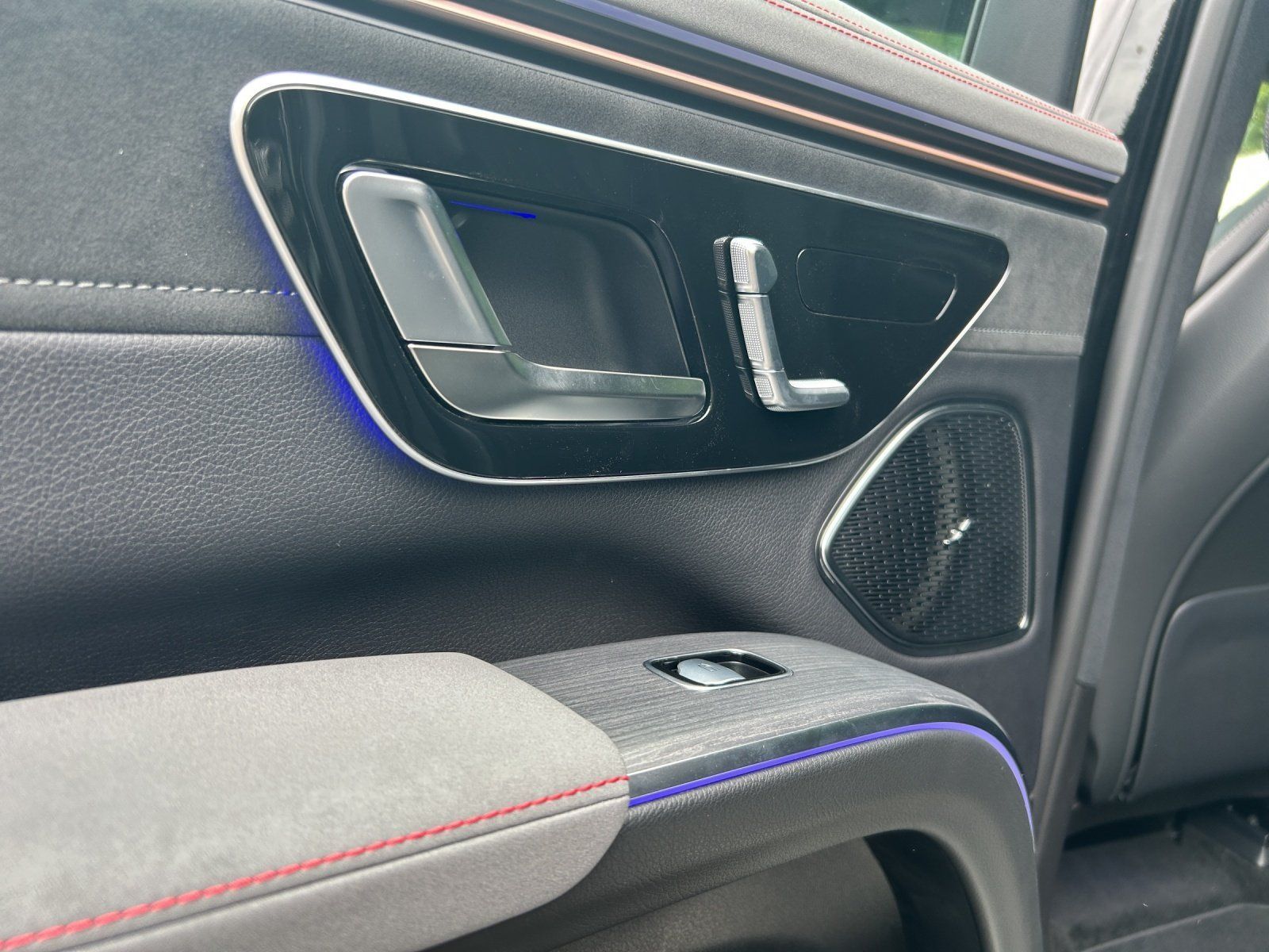Fahrzeugabbildung Mercedes-Benz EQS450+ SUV AMG Advan 22" Pano AHK KeyGo TV 360°