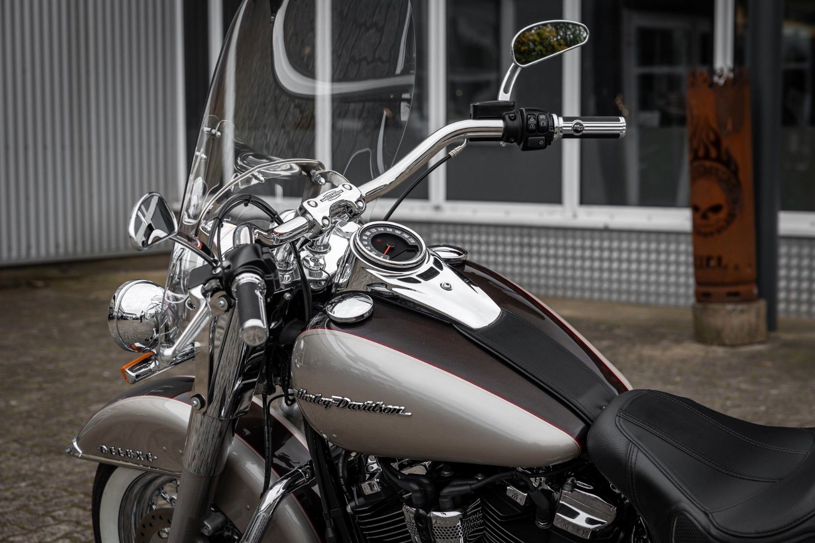 Fahrzeugabbildung Harley-Davidson SOFTAIL DELUXE FLDE - JEKILL & HYDE - NEUWERTIG