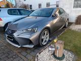 Lexus IS 300h Luxury Line - Lexus IS 300 mit Hybrid-Antrieb