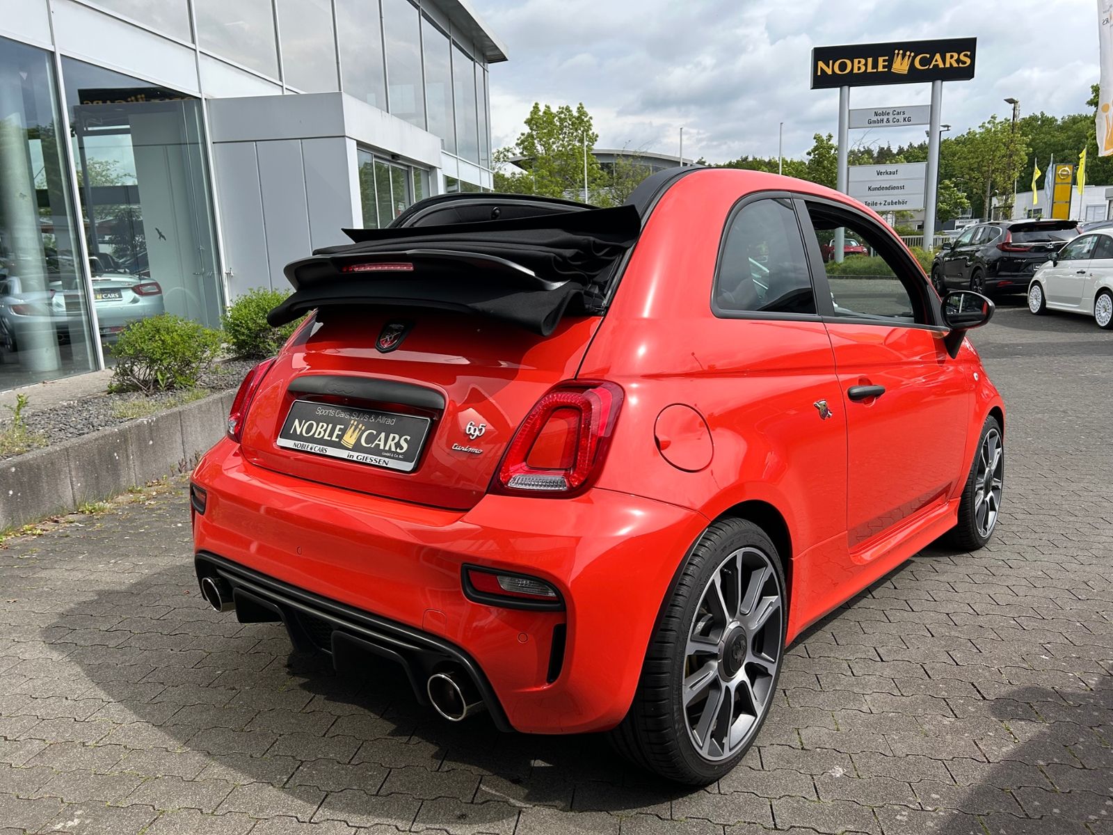 Fahrzeugabbildung Abarth 695C Cabrio Turismo BEATS NAV LEDER ALU