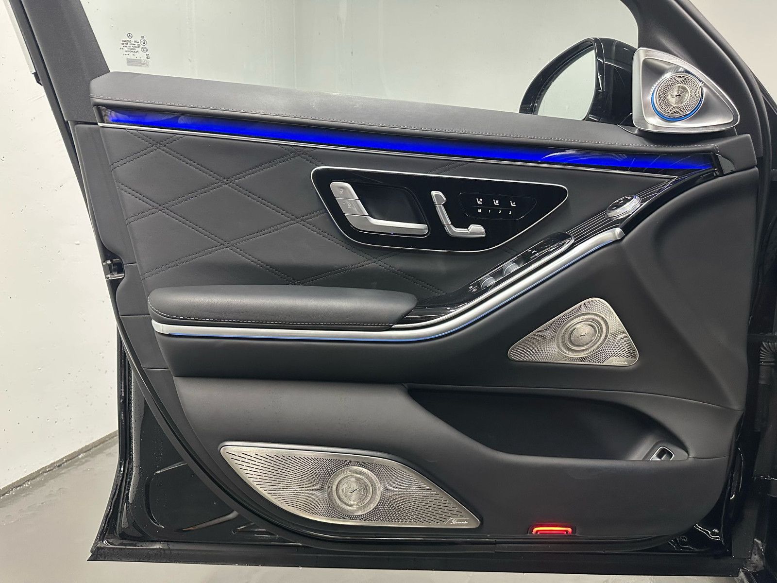 Fahrzeugabbildung Mercedes-Benz S 680 4MATIC MAYBACH *PANO*TV*MANUFAKTUR*TISCHE*