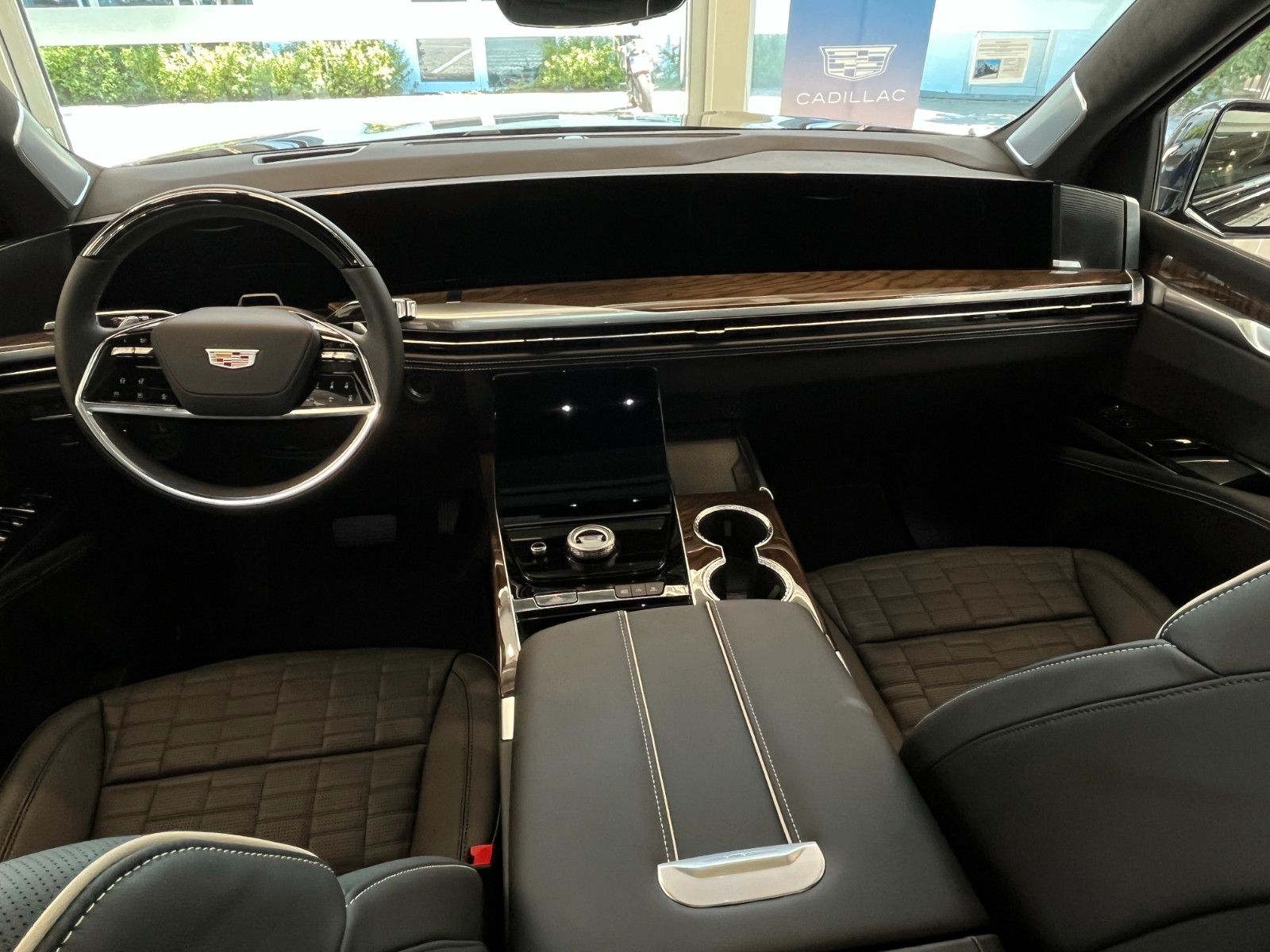 Fahrzeugabbildung Cadillac Escalade Sport Platinum 6.2 V8  4x4 LPG