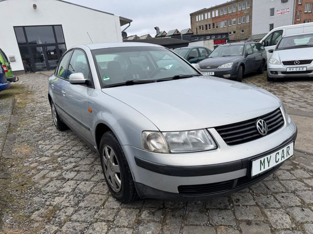 Volkswagen Passat 1.8 Benzin °Automatik °TÜV 07/2026°Klima°