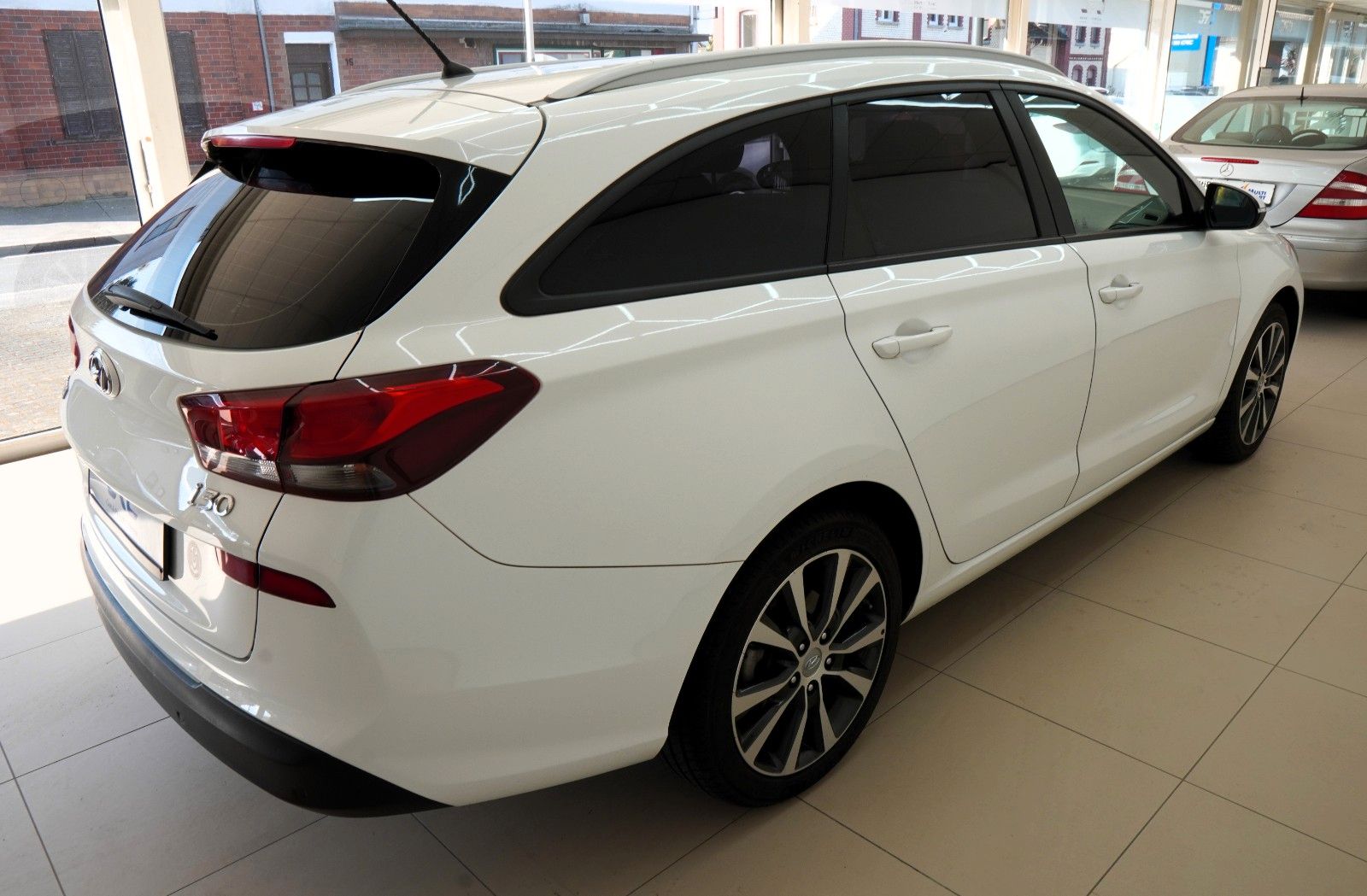 Fahrzeugabbildung Hyundai i30 cw Family *Shz*8-fach*HU Neu*