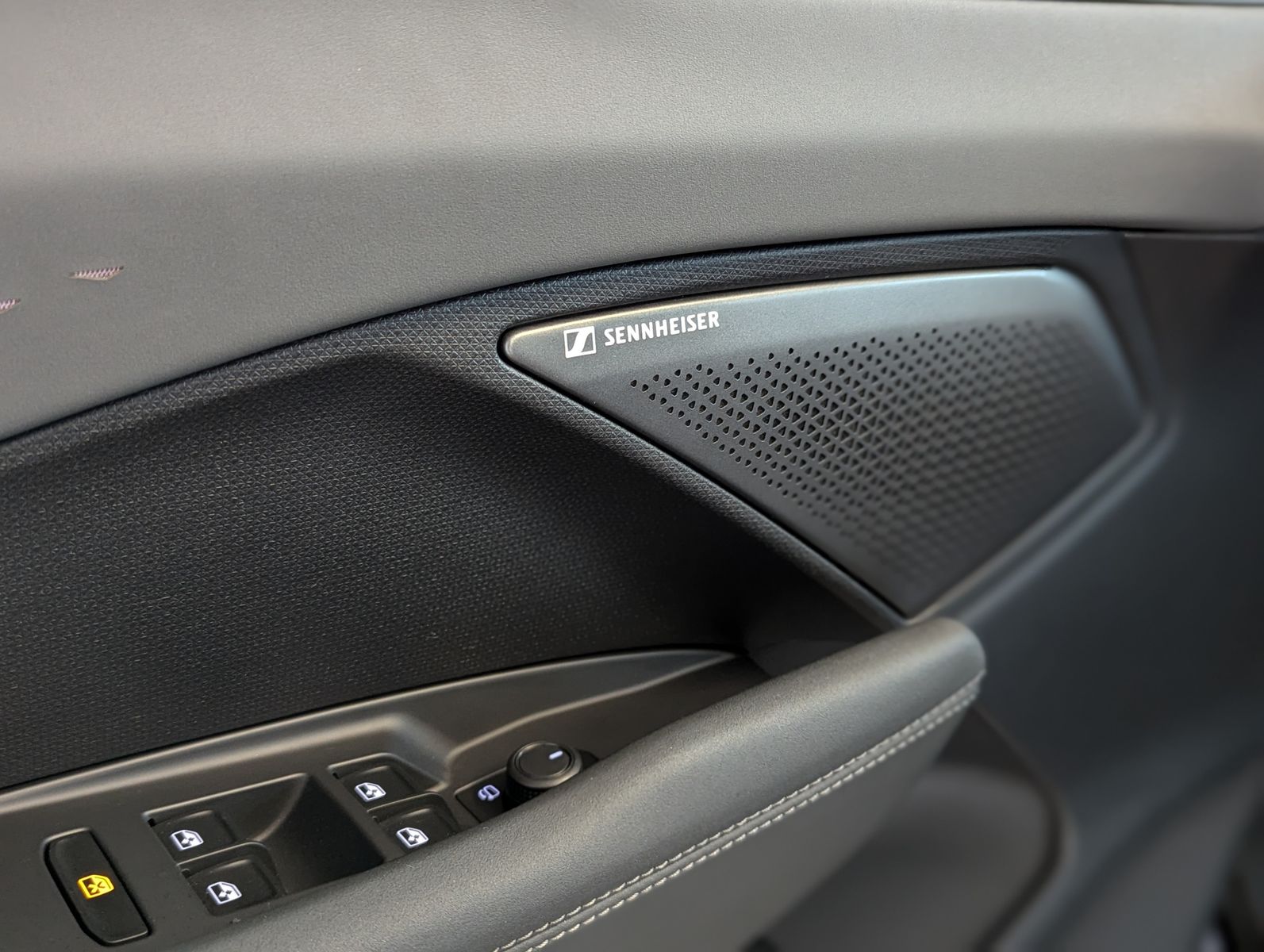 CUPRA Terramar 1.5 eTSI Sennheiser Edge-Paket HUD 19" - Image 21
