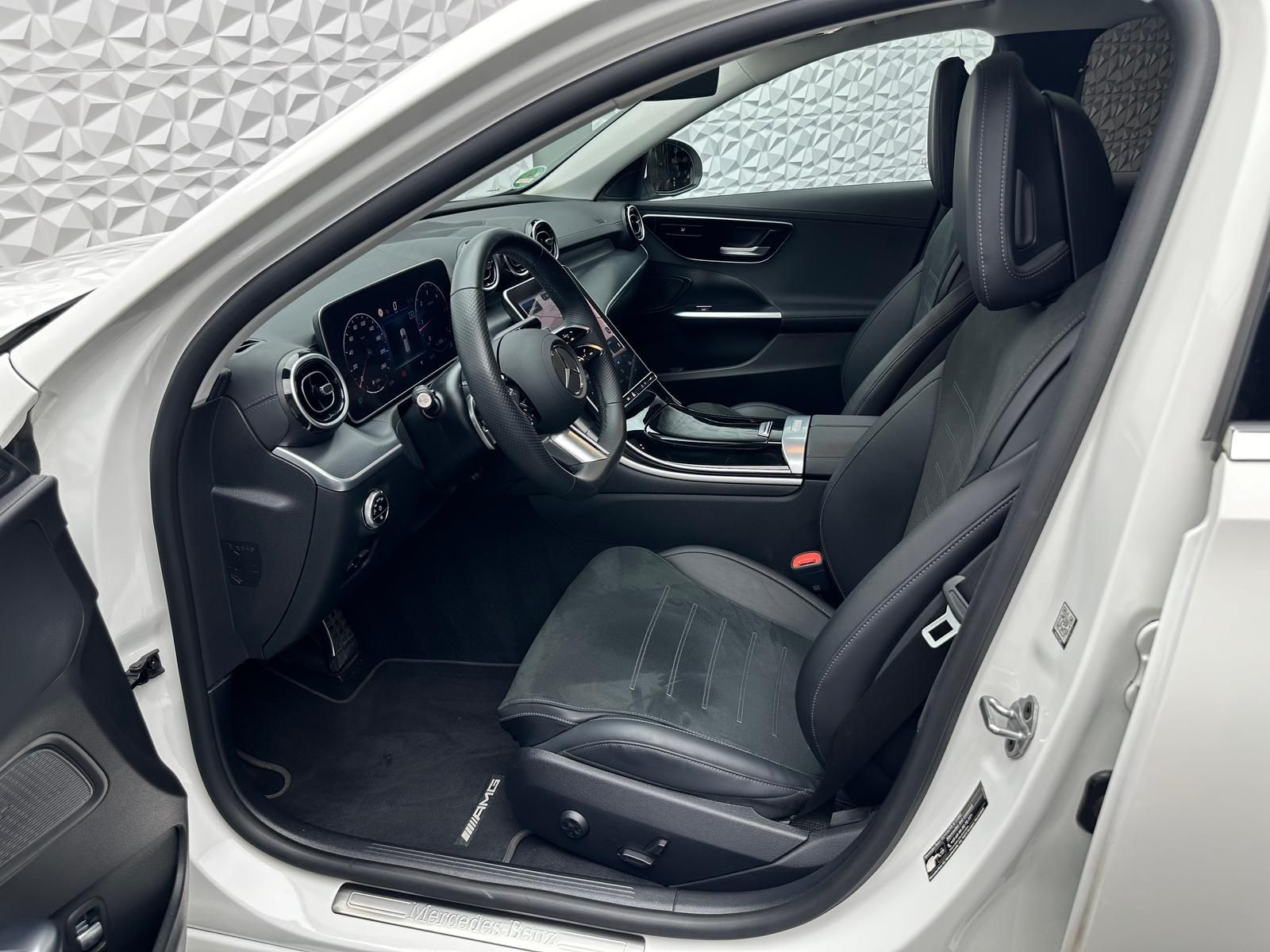 Fahrzeugabbildung Mercedes-Benz C 220d T AMG/MBUX/DIGI/PANORAMA/TOTW/RCAM/DAB