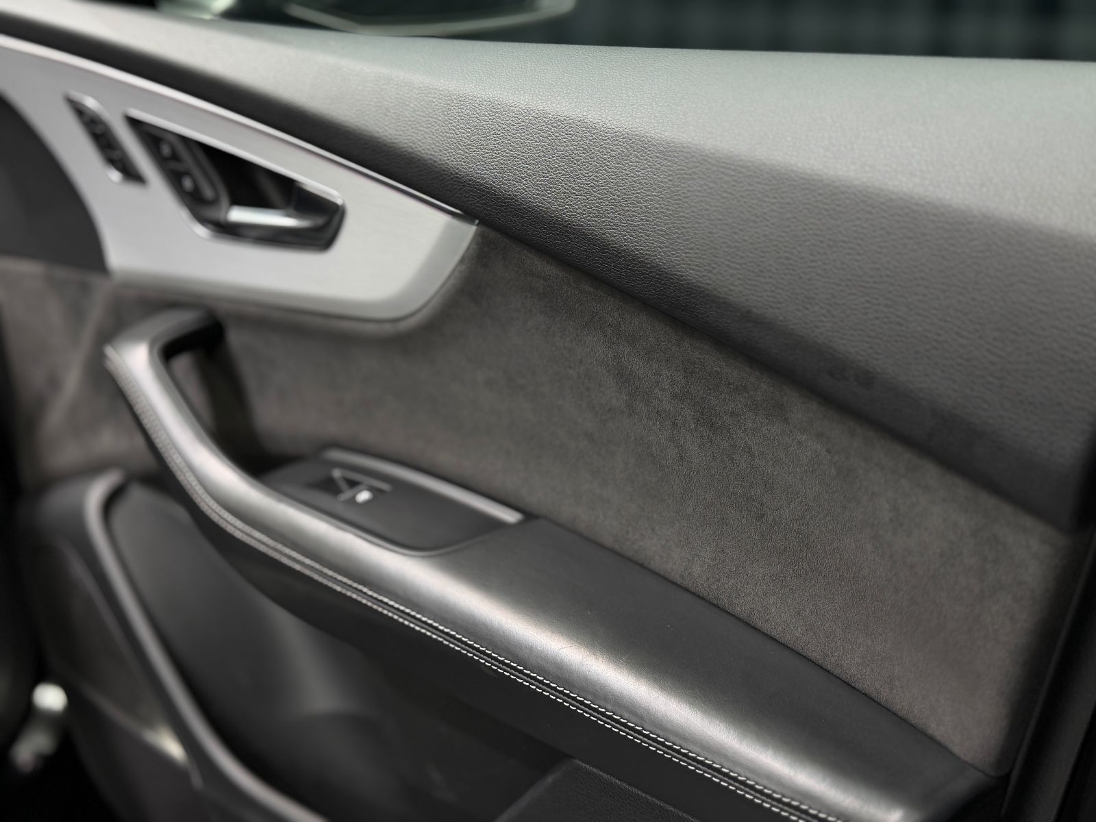 Fahrzeugabbildung Audi SQ7 4.0 TDI quattro|3D BANG&OLUFSEN|PANORAMA|AHK