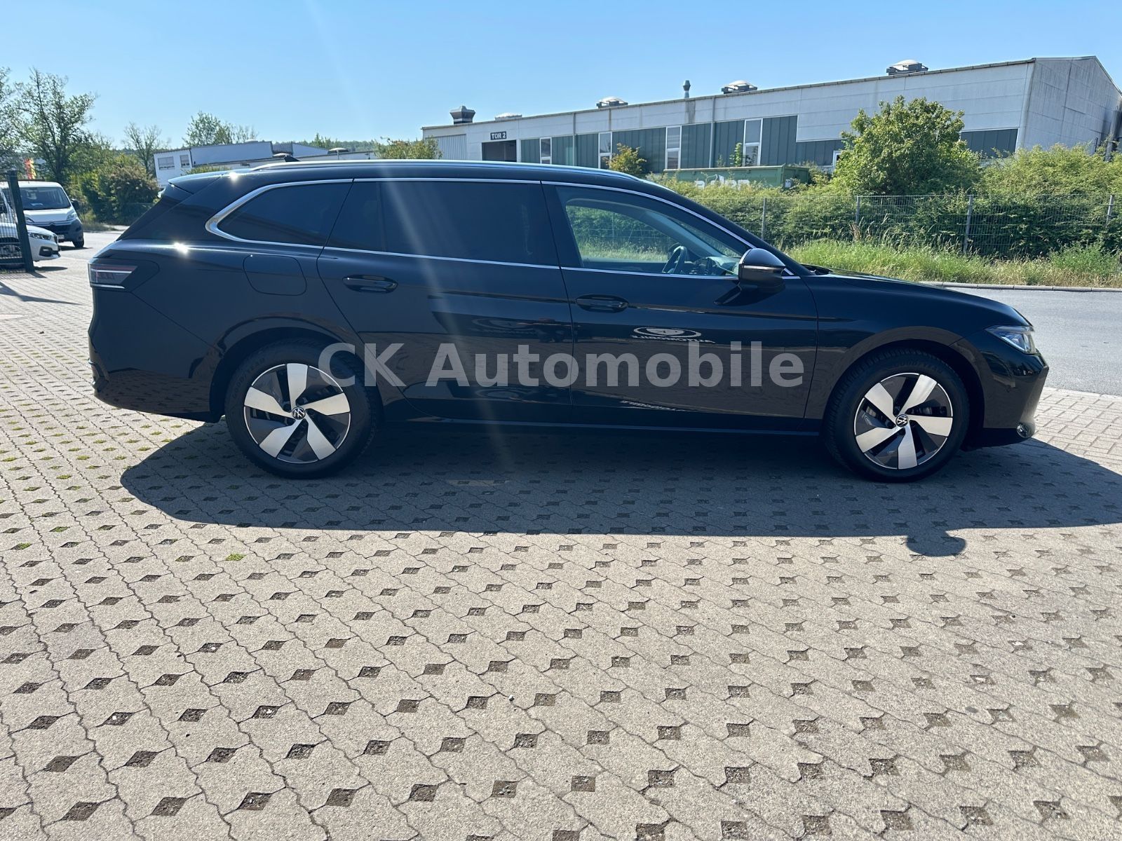 Fahrzeugabbildung Volkswagen Passat Variant 2.0 TDI Elegance/Kamera/ACC/LED
