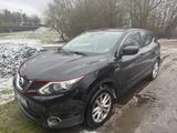 Nissan Qashqai 1.6 Acenta, 1.H,S-Heft,AHK,112tkm,6g,Tem - Nissan Qashqai Gebrauchtwagen in Rostock