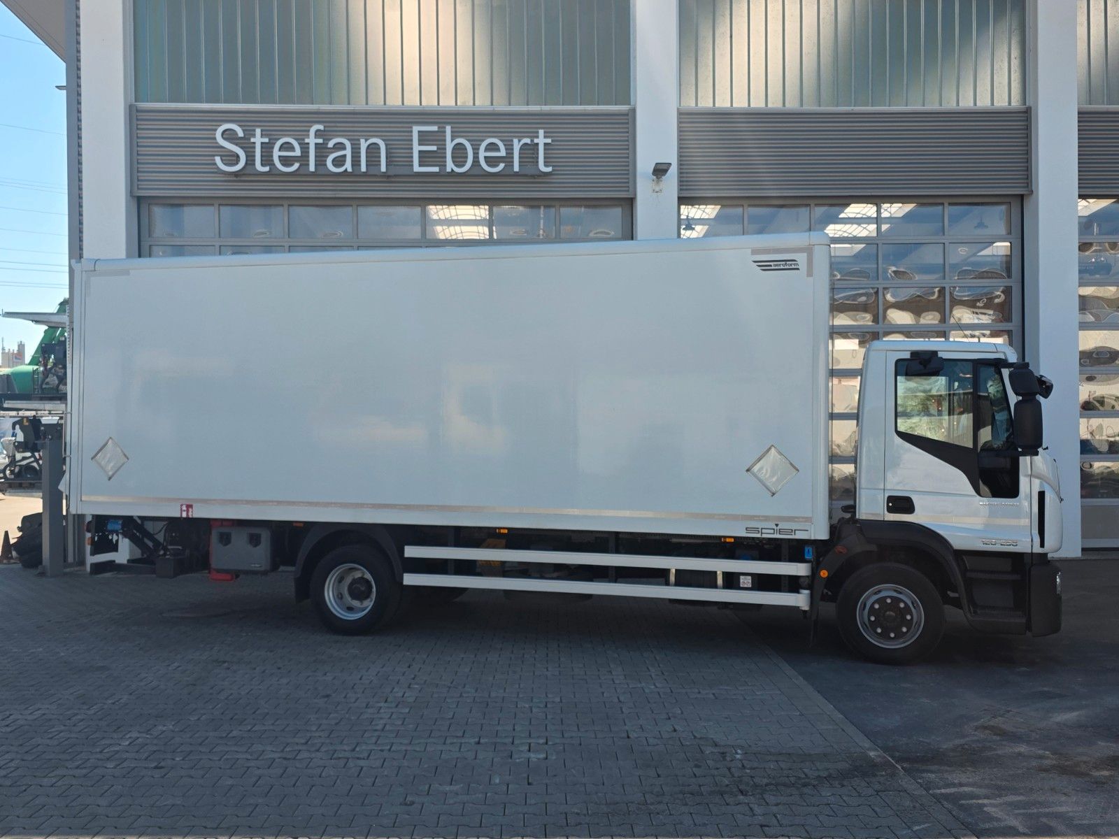 Fahrzeugabbildung Iveco Eurocargo ML120E25 LBW Palfinger 1.500kg Klima