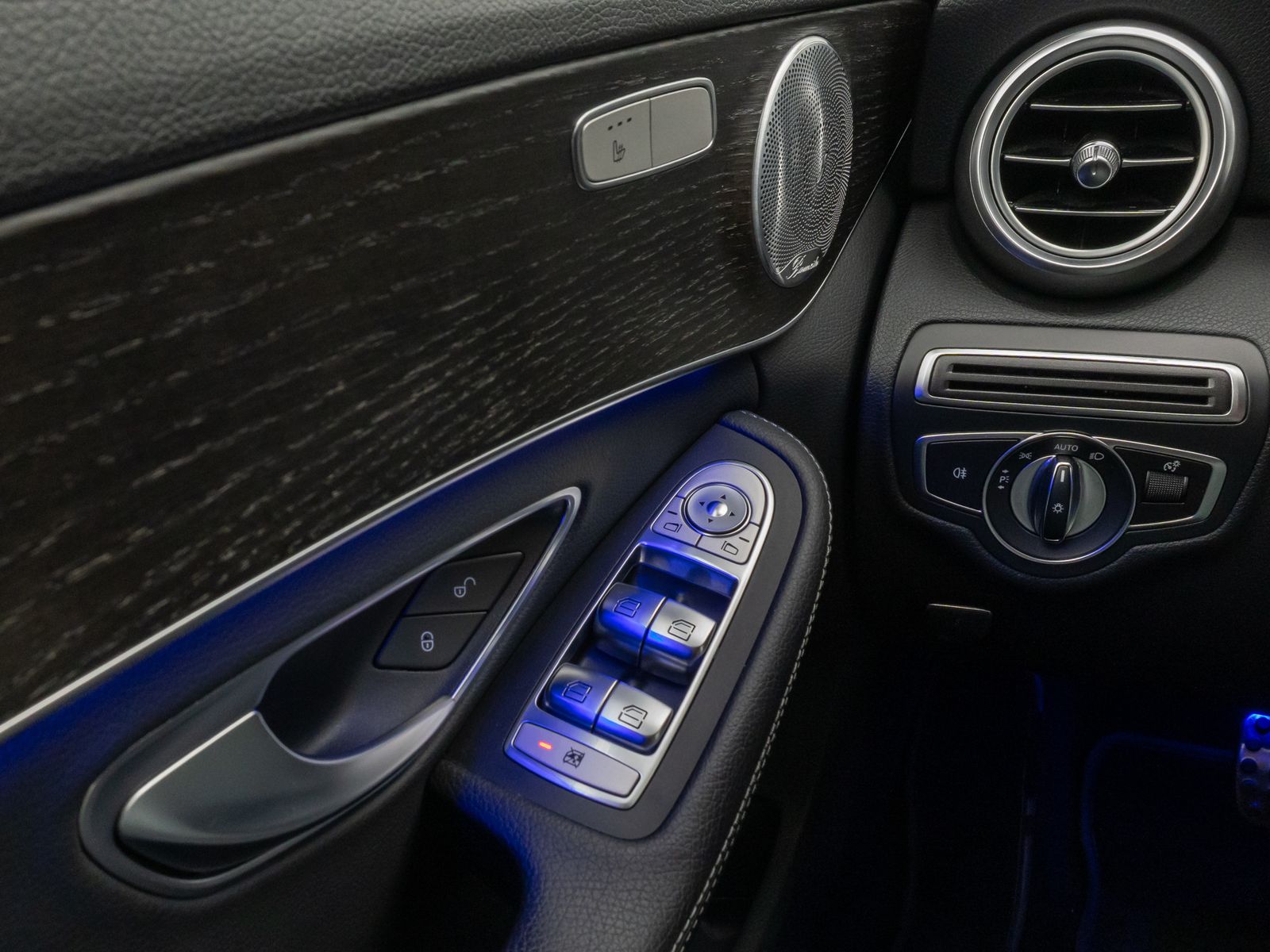 Fahrzeugabbildung Mercedes-Benz C 300d AMG Line 4Matic Kamera Burmester DAB