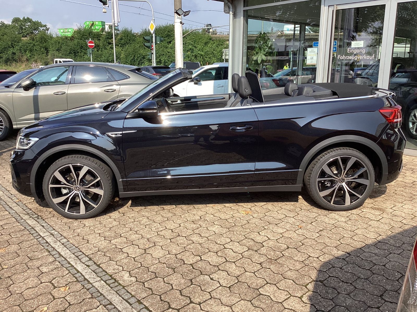 Fahrzeugabbildung Volkswagen T-Roc Cabriolet R-Line 1.5 TSI DSG ACC LED SHZ