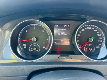Volkswagen Golf - 10