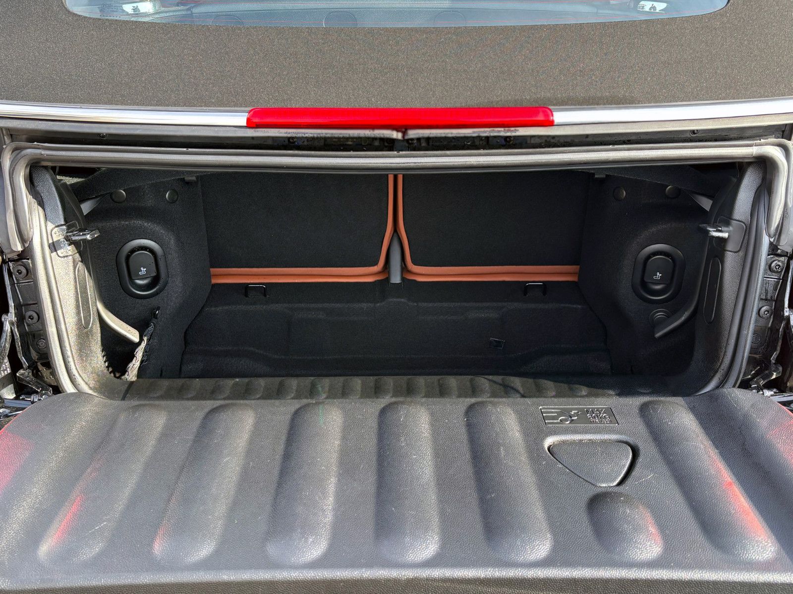 Fahrzeugabbildung MINI John Cooper Works Cabrio ACC LED KAM PDC H&K HUD