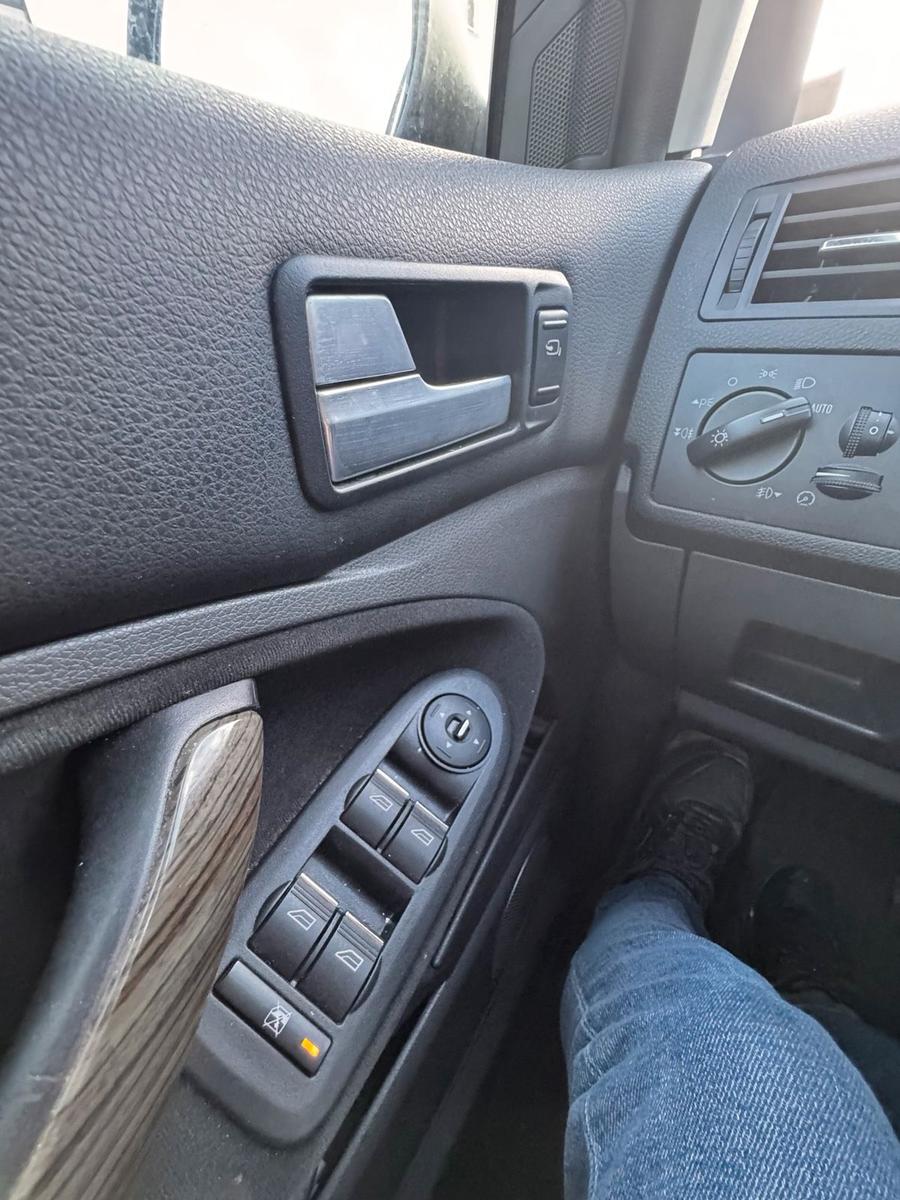 Ford C-MAX 2009 — interior
