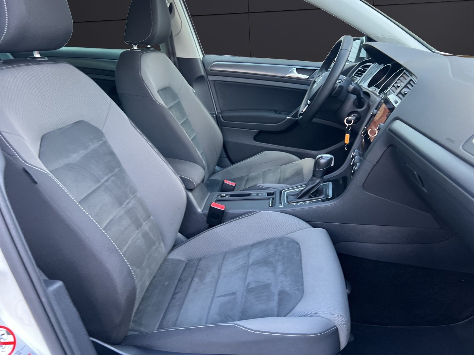 Fahrzeugabbildung Volkswagen Golf VII Variant TDI R-Line  DSG Navi ACC RFK SH