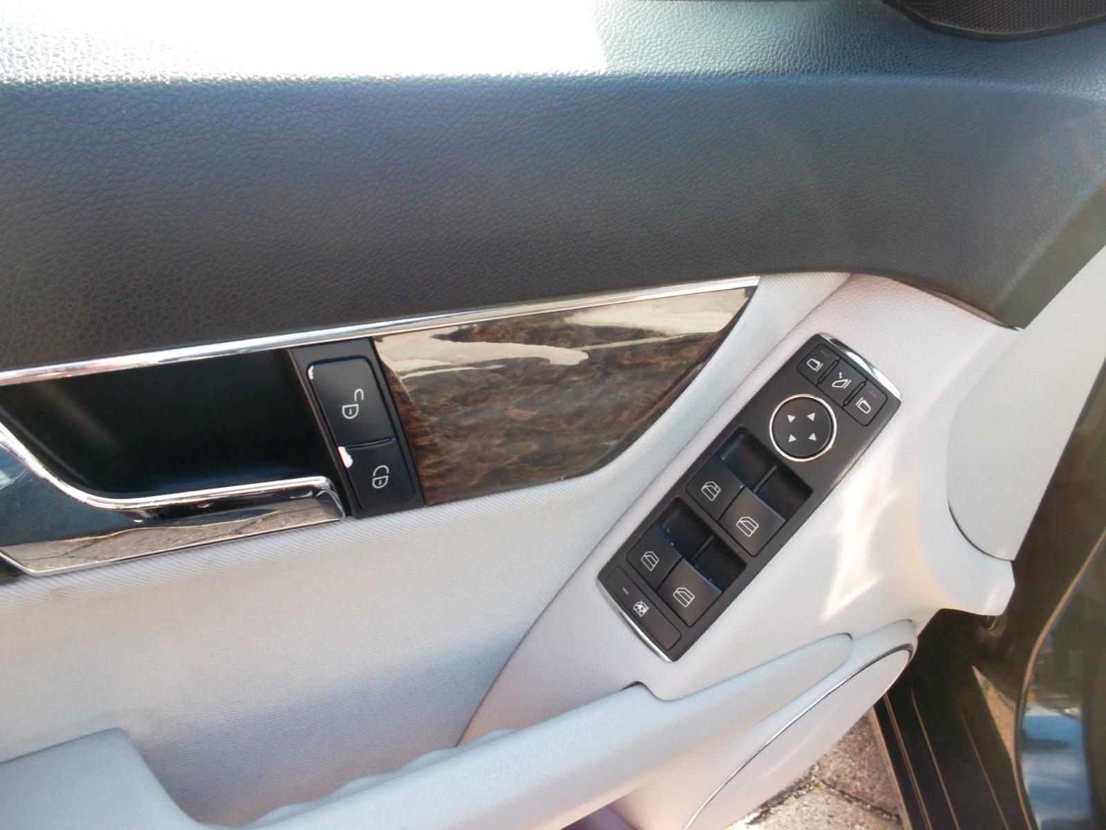 Mercedes-Benz C200 2009 — photo 9