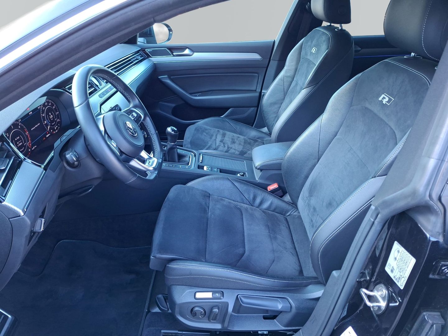 Arteon 2.0 TDI R-Line *NAVI*DYNAUDIO*PANO*DCC*