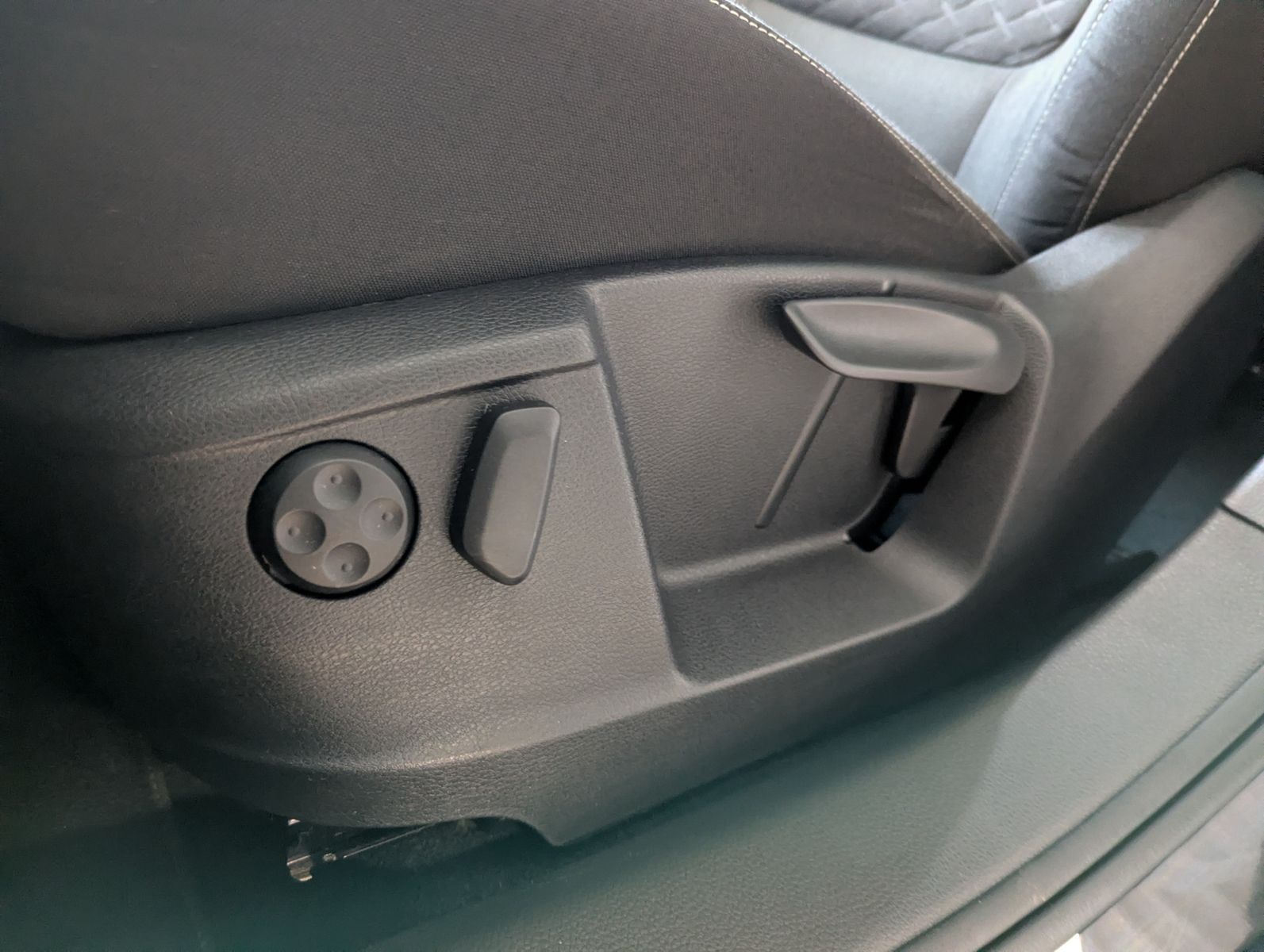 Fahrzeugabbildung Volkswagen Sharan 2.0 TDI DSG Join Pano StHz. 7-Sitze AHK