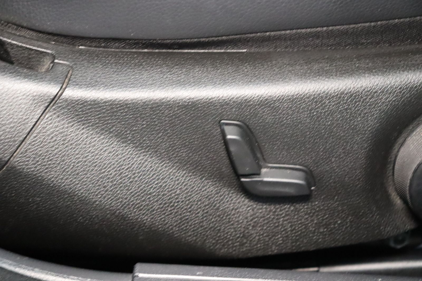 Fahrzeugabbildung Mercedes-Benz C 250 CDI T BlueEFF AVANTG. AMG-Paket * DIS *
