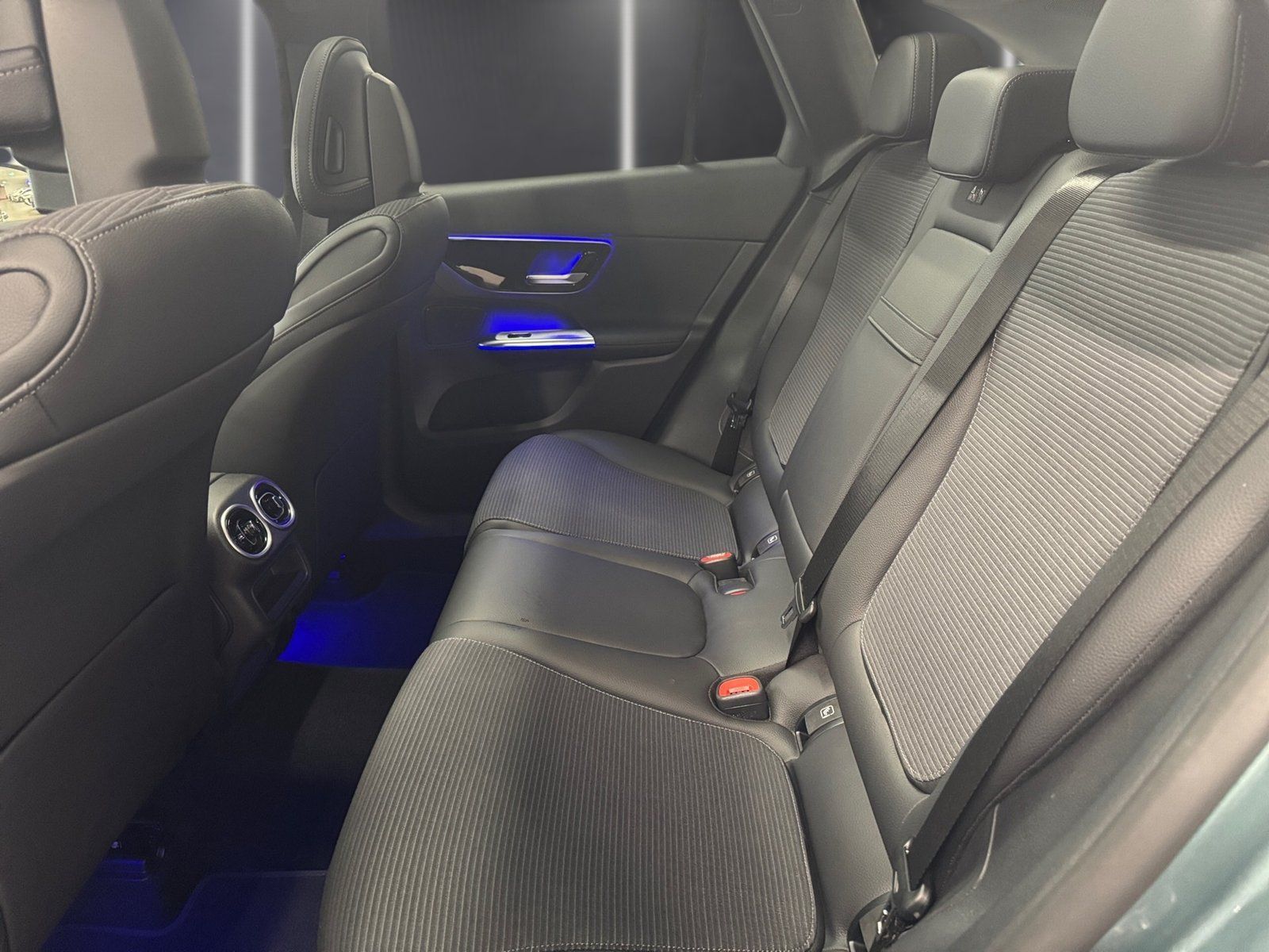 Fahrzeugabbildung Mercedes-Benz GLC 200 4M Avantgarde*STDHZG*AHK*Pano*Totwinkel*