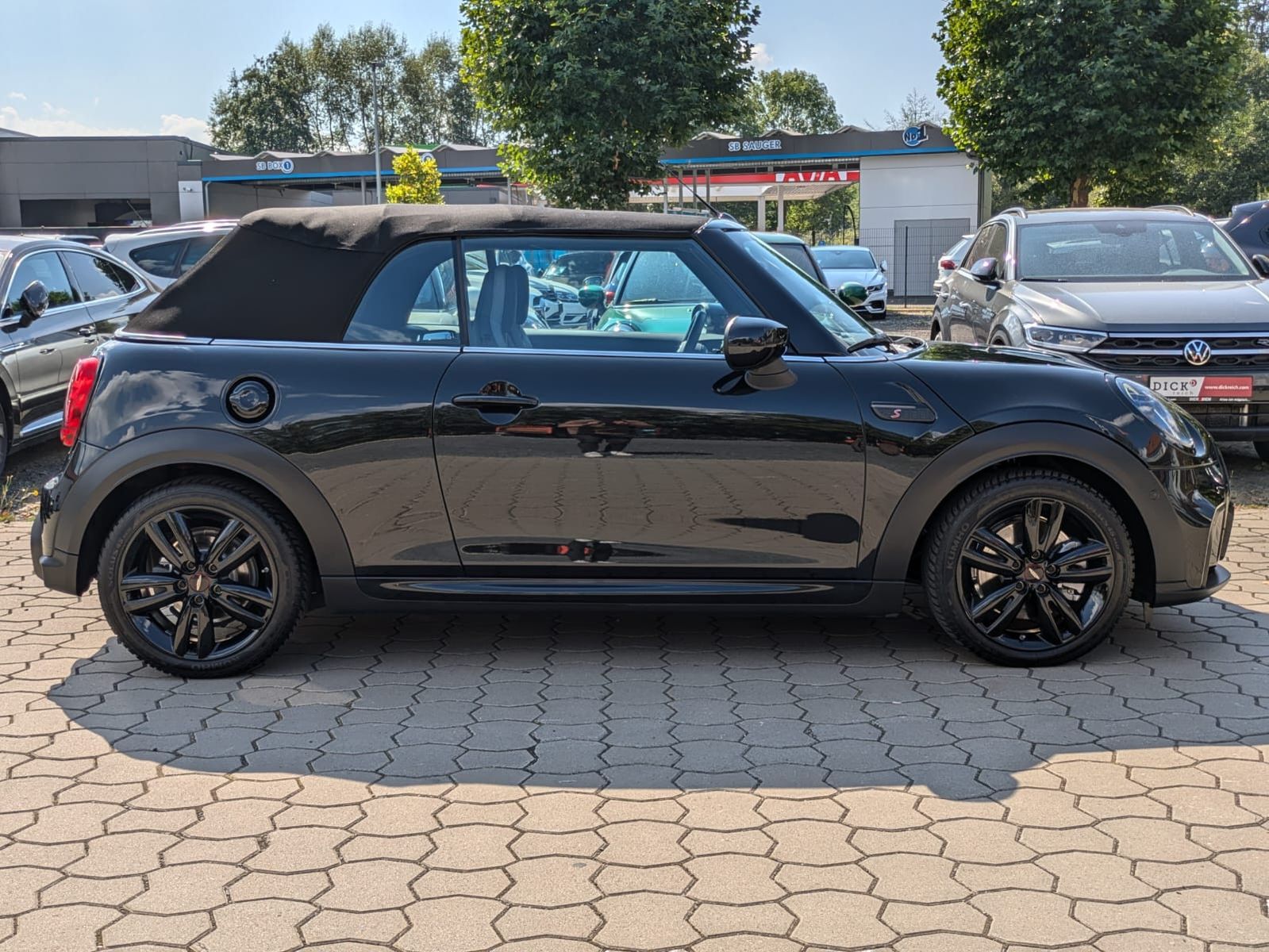 Fahrzeugabbildung MINI Cooper S Cabrio John JCW LED/TEMP/HARMAN/CAM/HuD