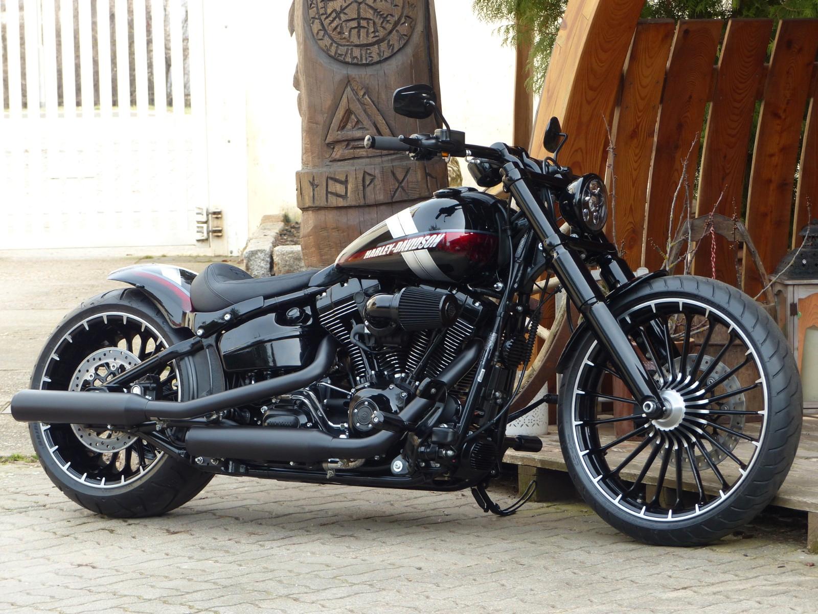 Harley-Davidson Breakout  Custom ! Mega Umbau ..!