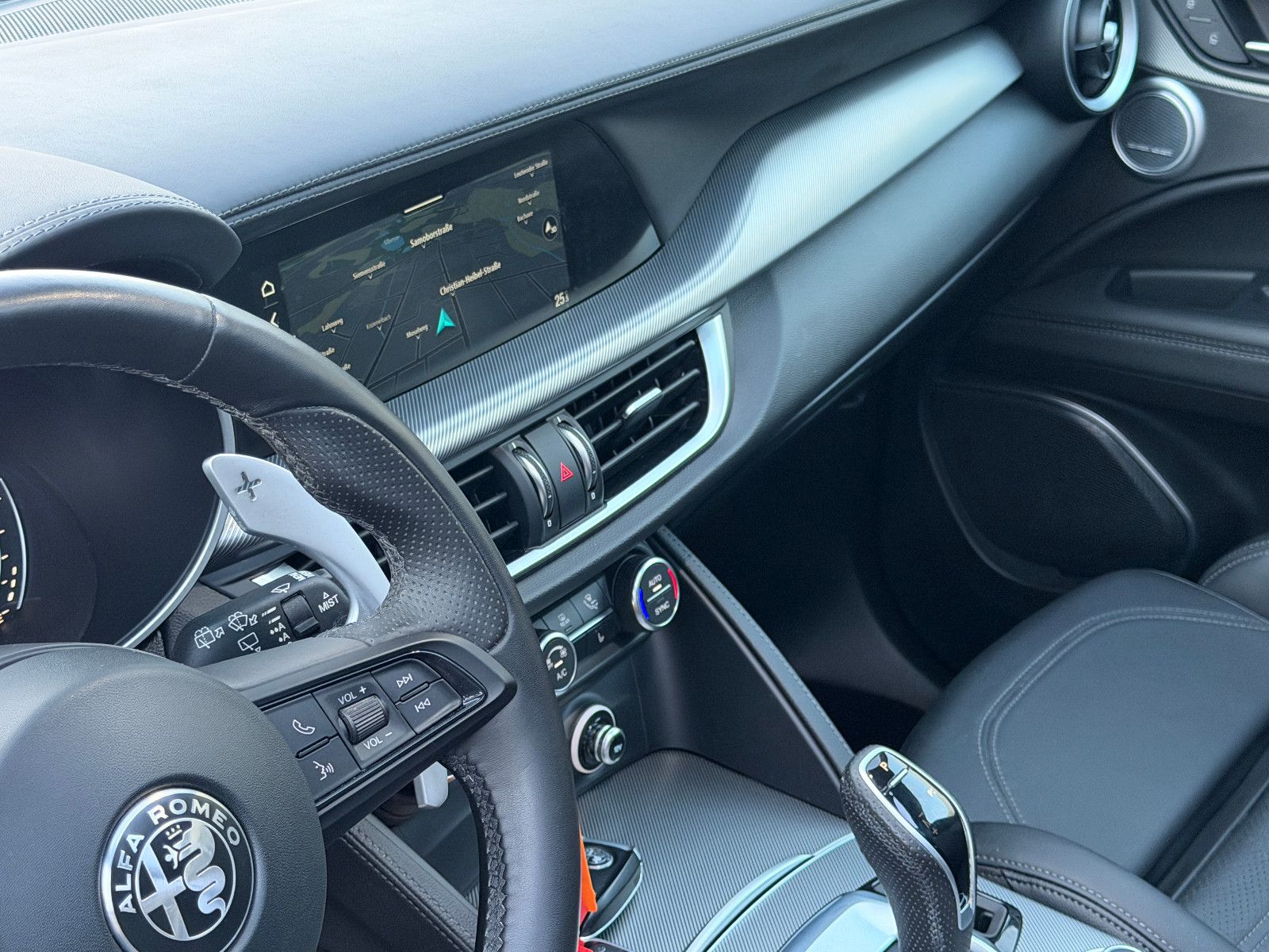 Fahrzeugabbildung Alfa Romeo Stelvio Veloce Q4/PANORAMA/H&K-SOUND/21''ZOLL