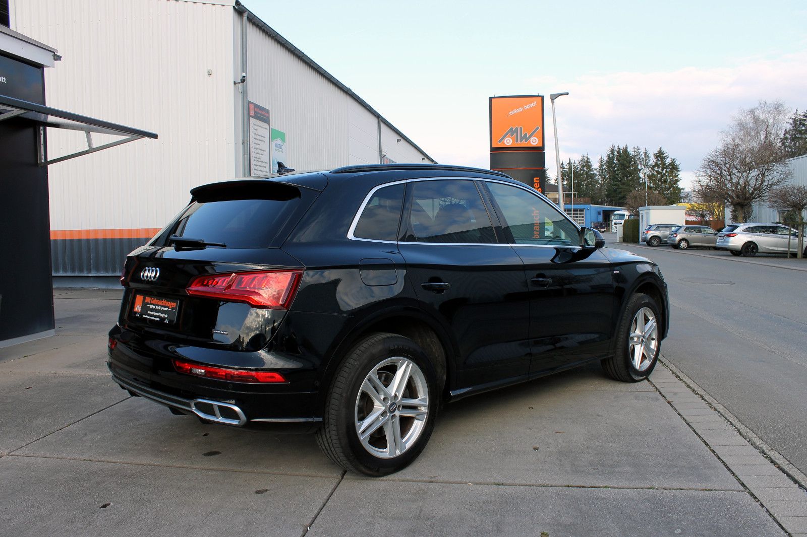 Fahrzeugabbildung Audi Q5 55 TFSI e Quattro S-Line LED SHZ KAM ACC BT