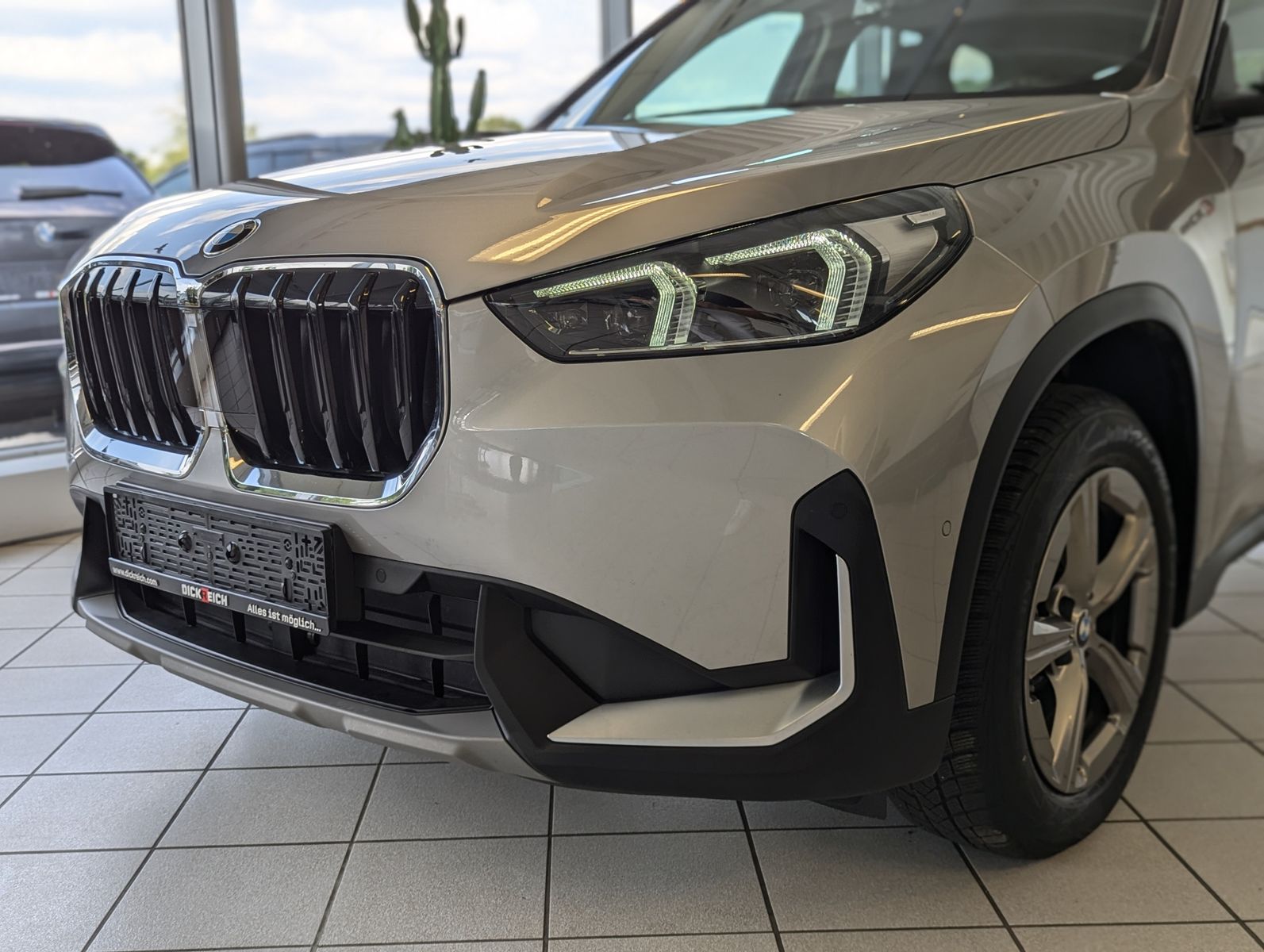 BMW X1 20 i Pano Premium-Travel-Paket AHK - Image 9