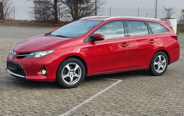 Toyota Auris Touring Sports Hybrid Life+