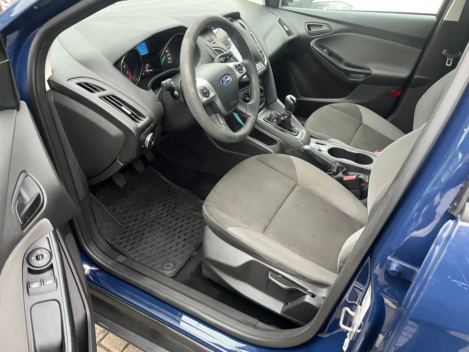 Ford Focus 2014 — photo 13