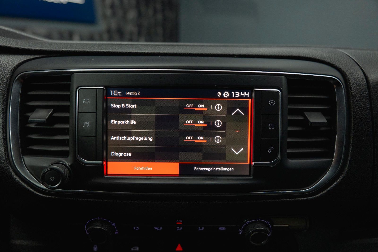 Fahrzeugabbildung Citroën Jumpy Kasten Club M Automatik *Regalsystem*360°*