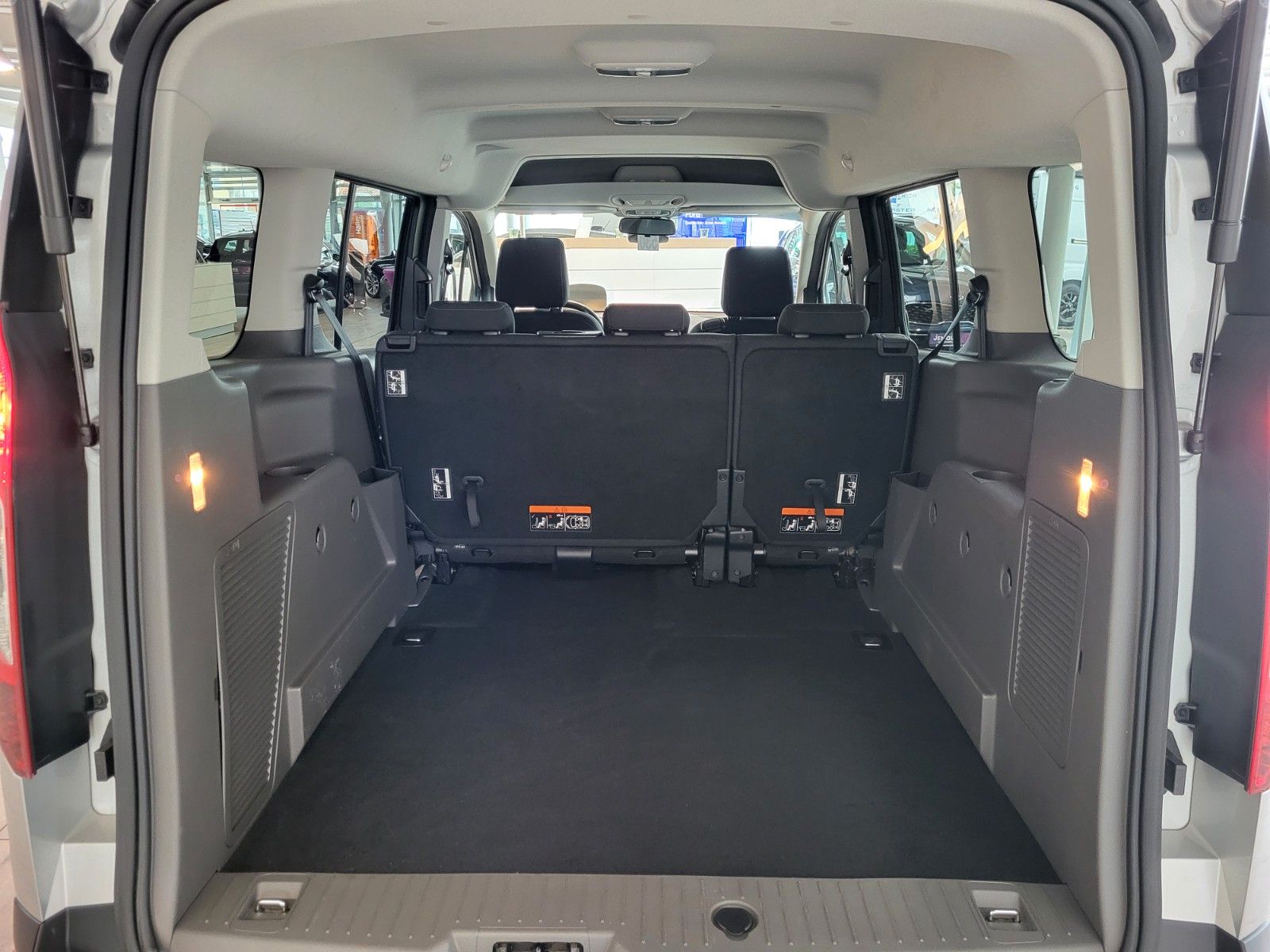 Fahrzeugabbildung Ford Grand Tourneo Connect Sitzheiz., Klima