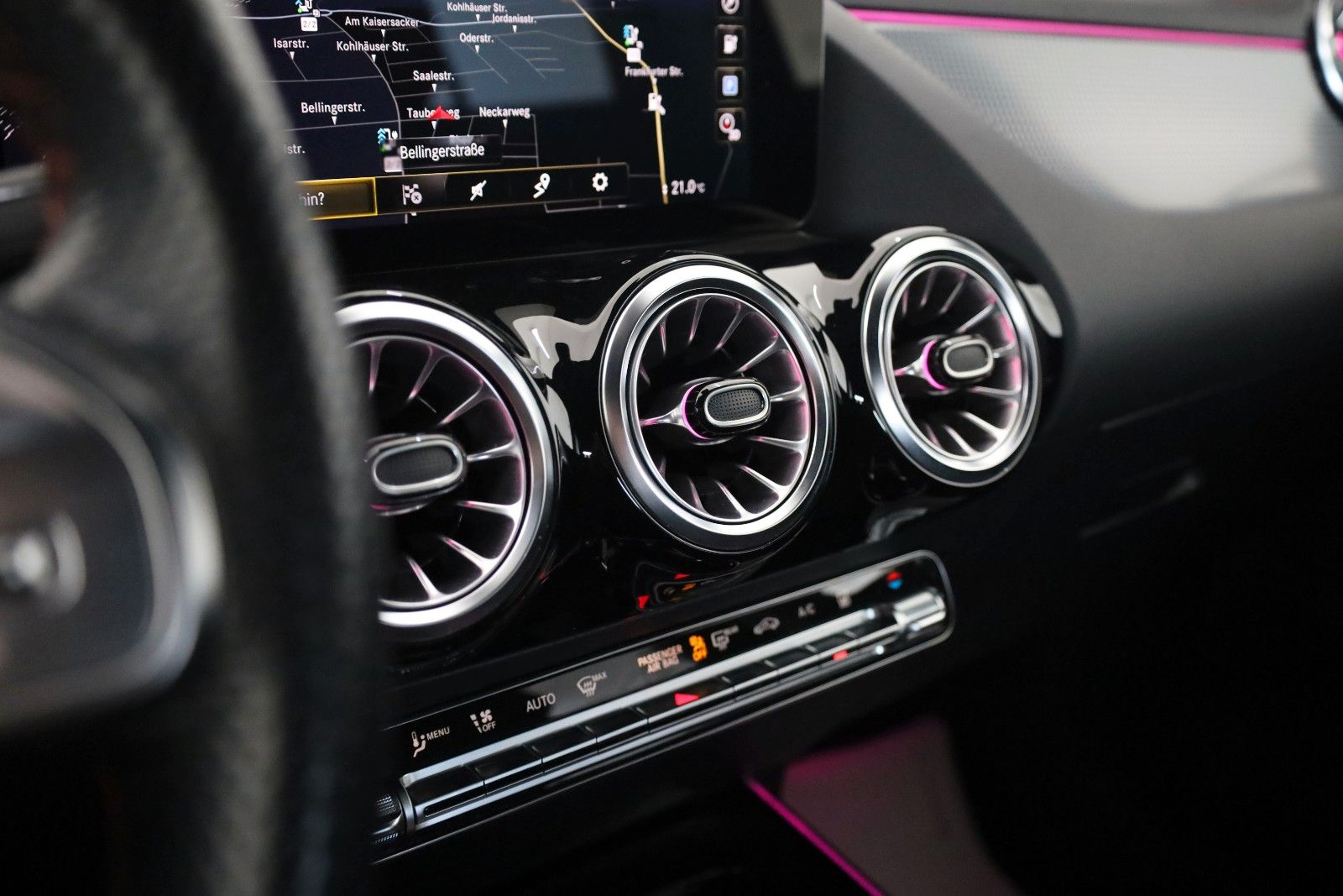 Fahrzeugabbildung Mercedes-Benz EQA 250 AMG-line, T.Leder,Navi,LED,SH,Kamera,DAB