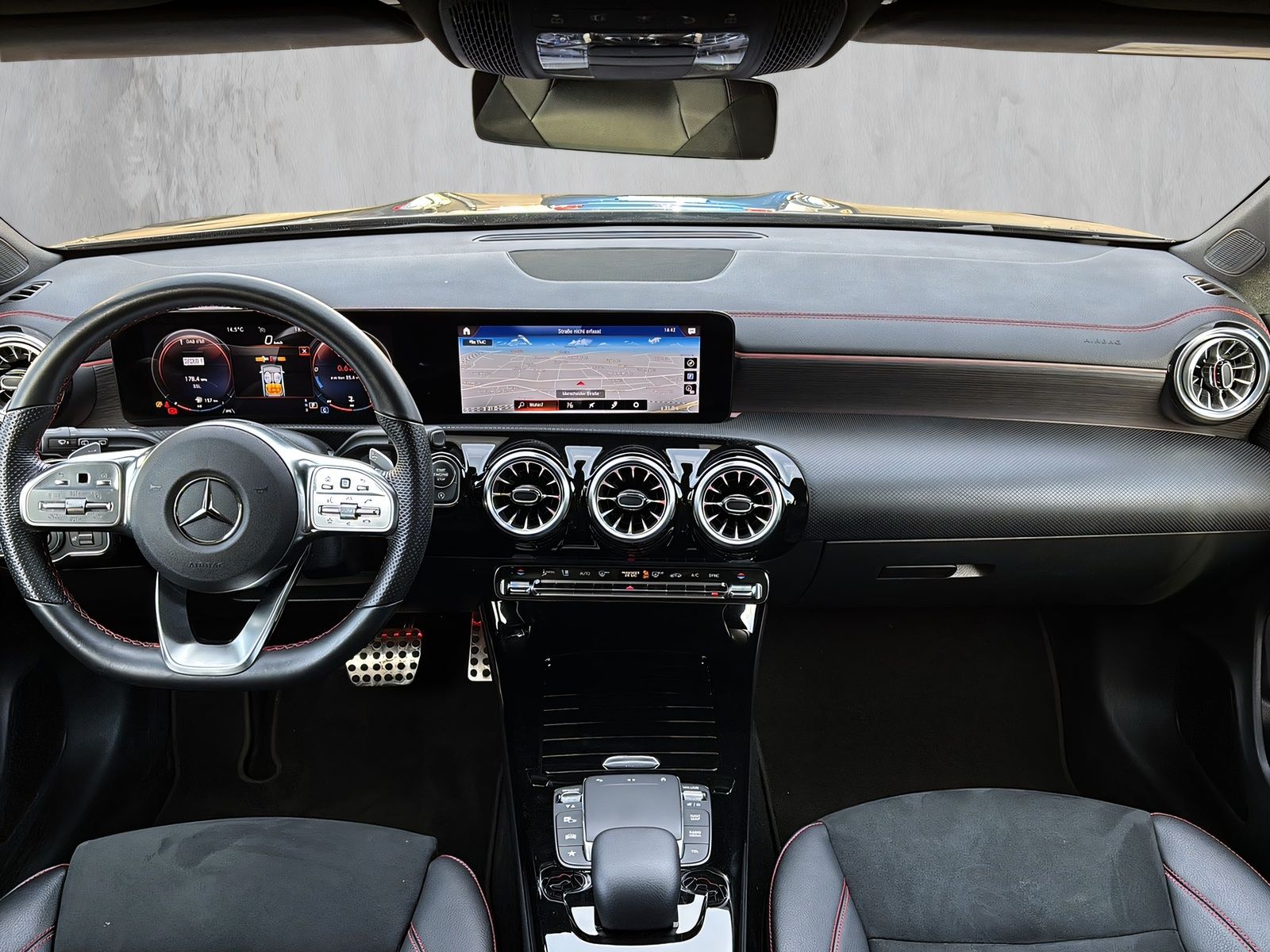 Fahrzeugabbildung Mercedes-Benz CLA 200 Shooting Brake AMG LINE NIGHT LED DSC