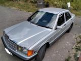 Mercedes-Benz 190E 2.6  - silberne Mercedes-Benz 190