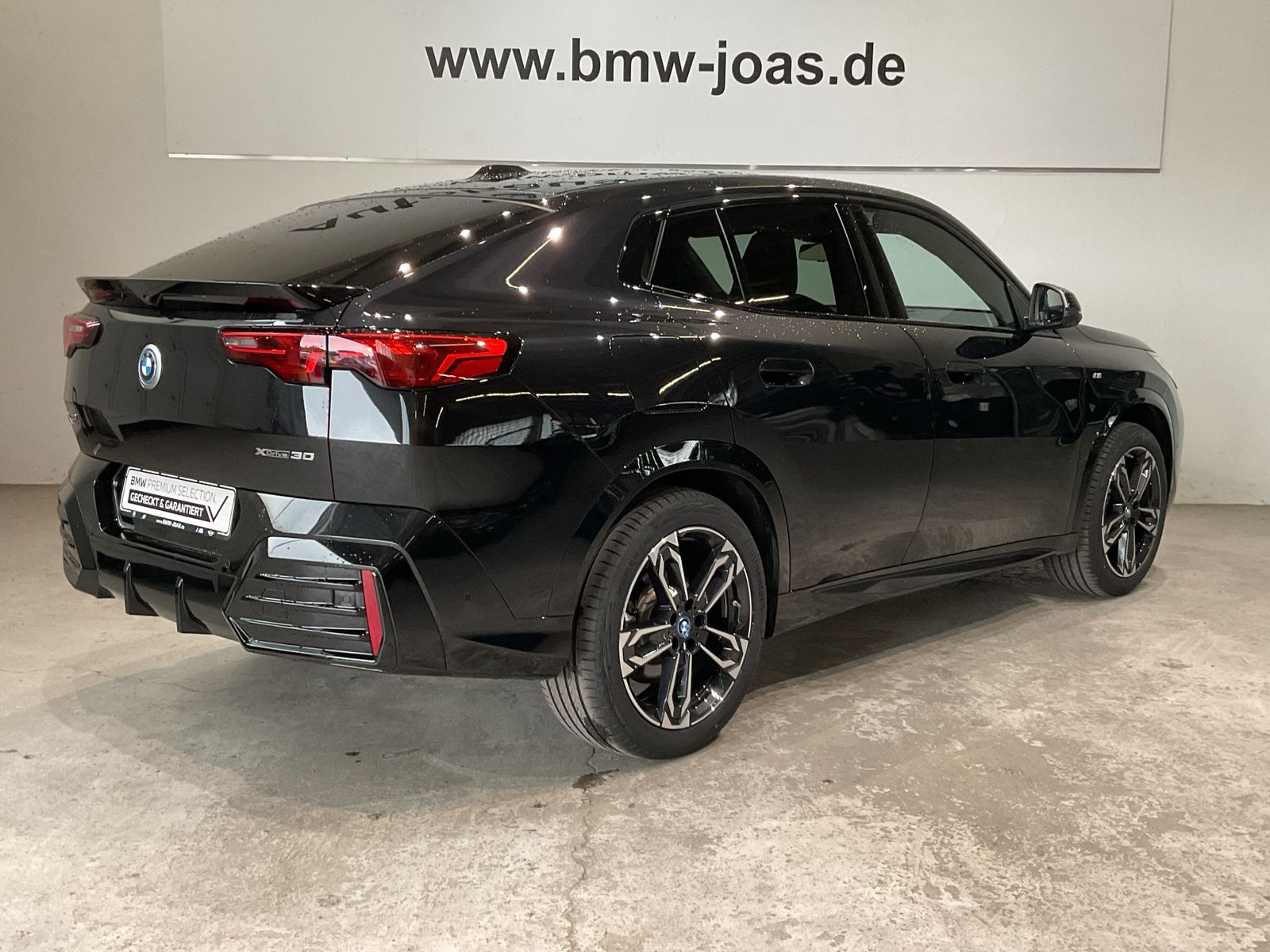 Fahrzeugabbildung BMW iX2 xDrive30 |Aktivsitz |M Sportpaket |19 M LMR