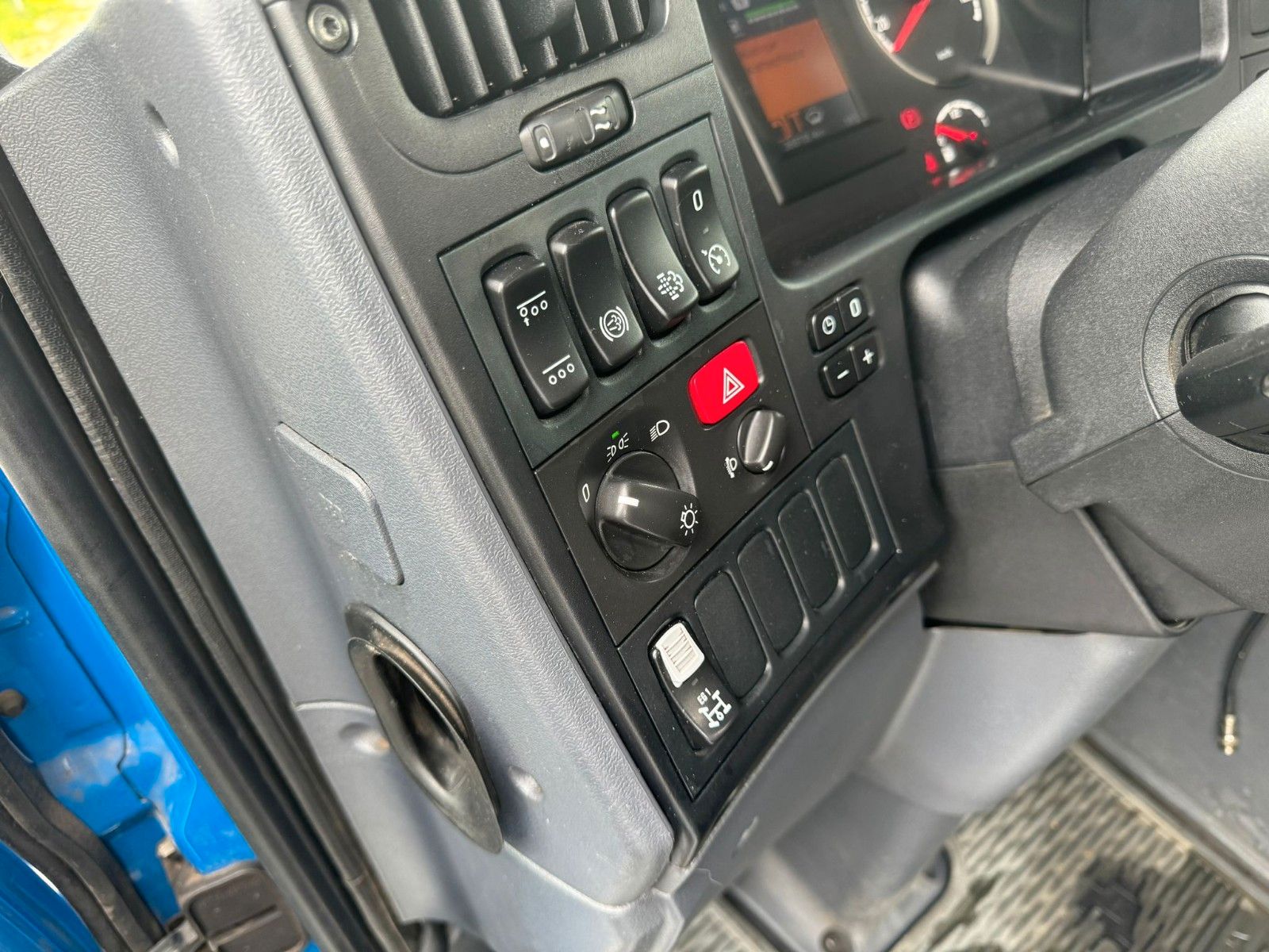 Fahrzeugabbildung Scania G450 4x4H BB Sattelzugmaschine Kipp-Hydraulik