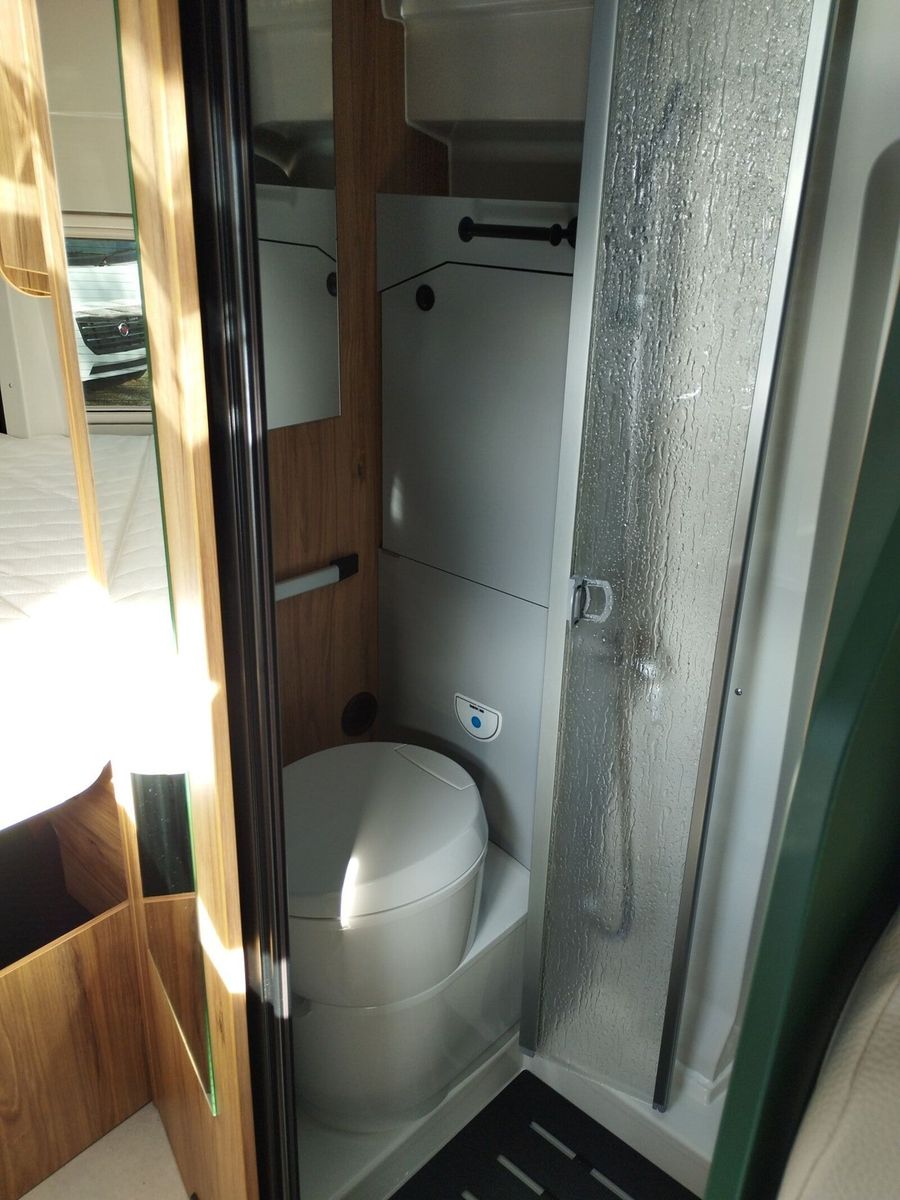 Fahrzeugabbildung Karmann Dexter 4x4 DE 560 AW Allrad 4x4, Rückfahrkamera