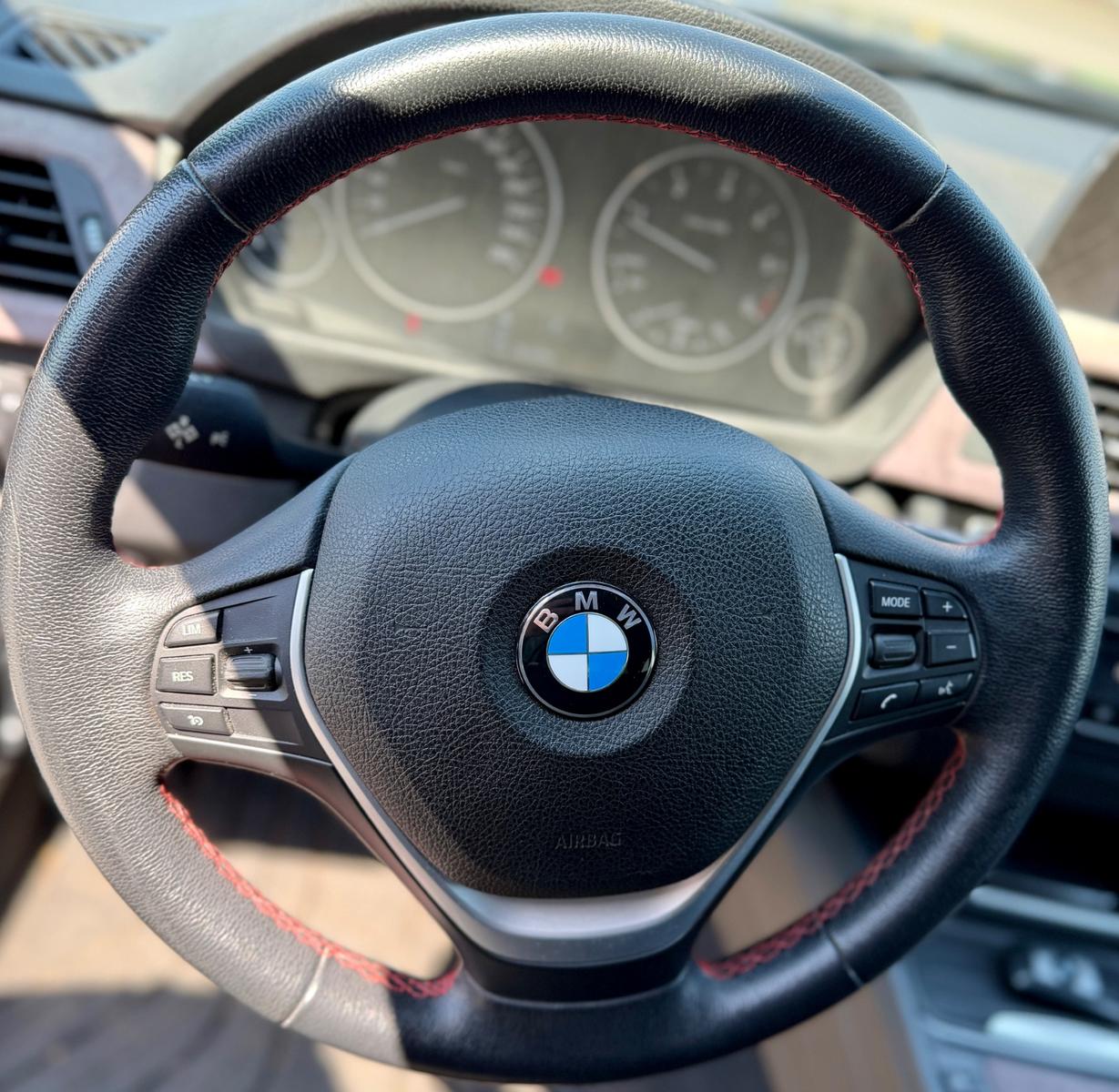 BMW 318 2014 — photo 16