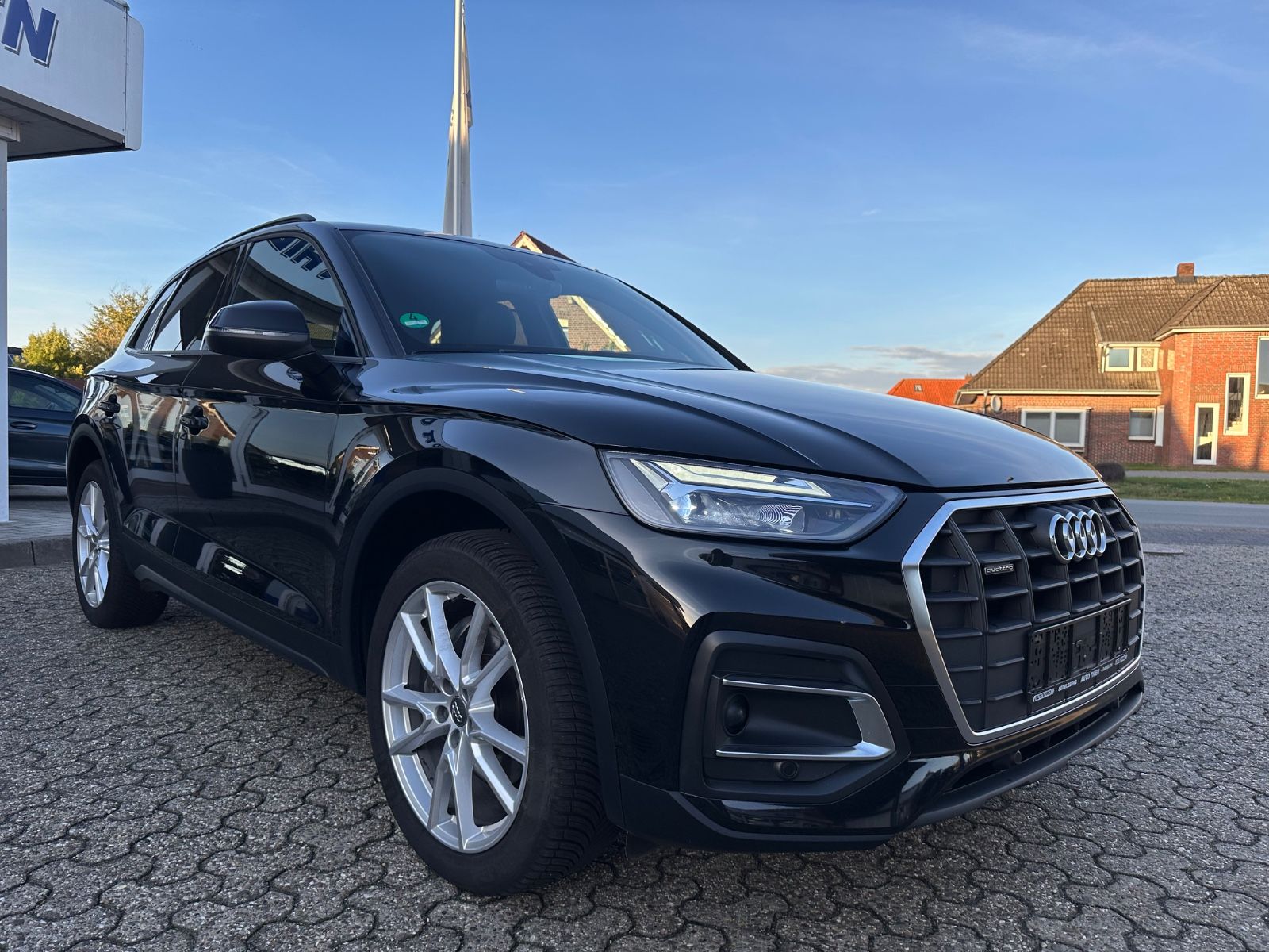 Fahrzeugabbildung Audi Q5 40 TDI quattro S line AHK/ACC/Navi/APP/LED